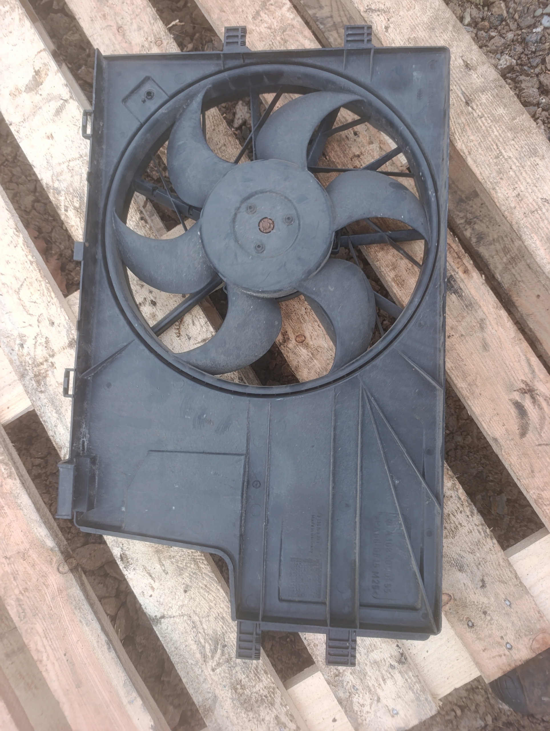 ventilátor chladiče MERCEDES 168 A1685000193