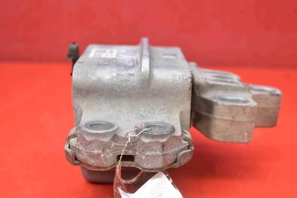 holder engine mount left 1K0199555AT VW PASSAT B7 2.0 TDI 140 KM 10-15