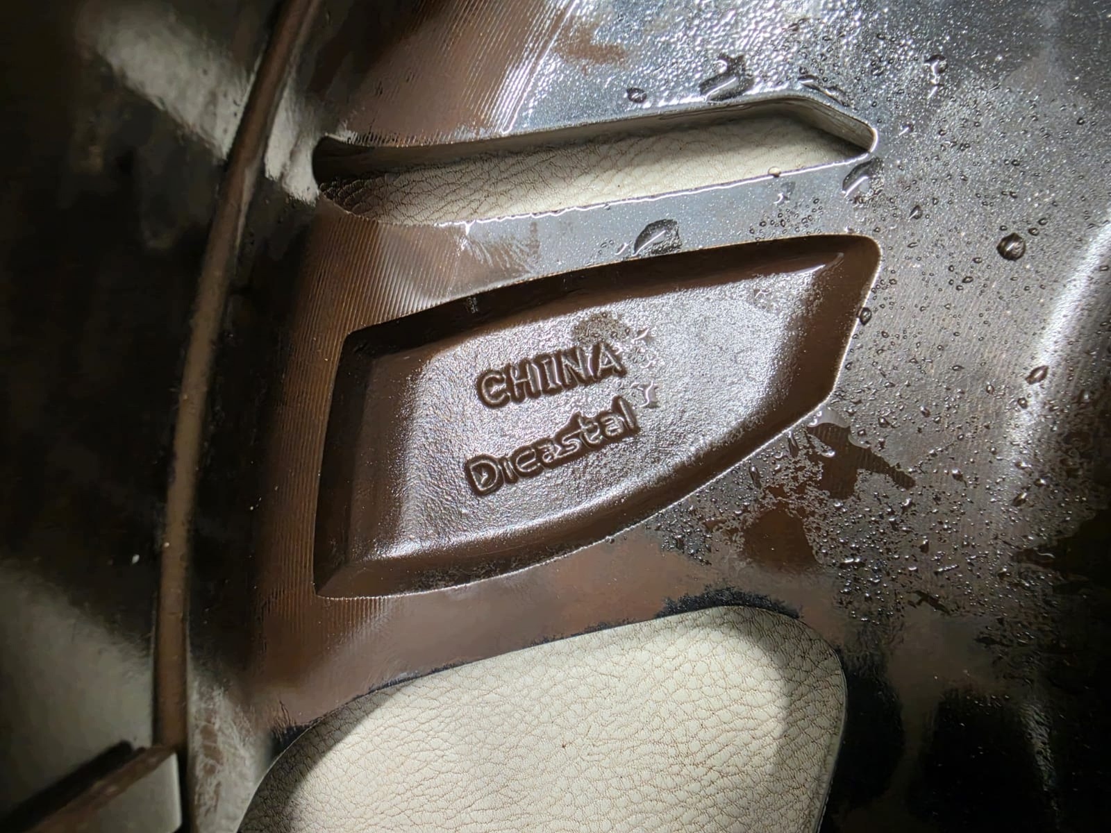 HYUNDAI 52910-Q0200 6JX16 H2 16" disk hliníkový