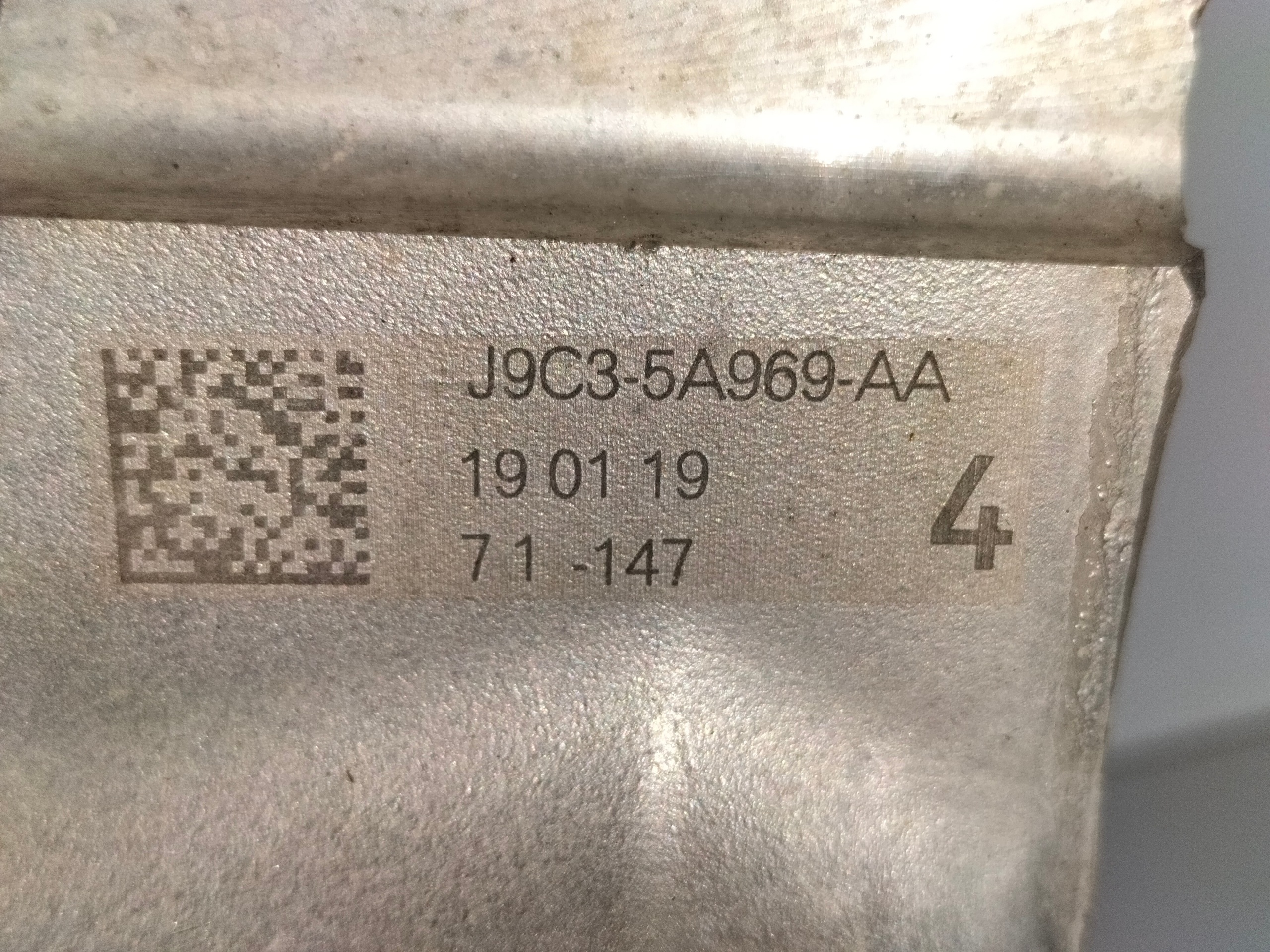 otoč kola zadního záď levá JAGUAR E-PACE 17- 2.0D 4x4