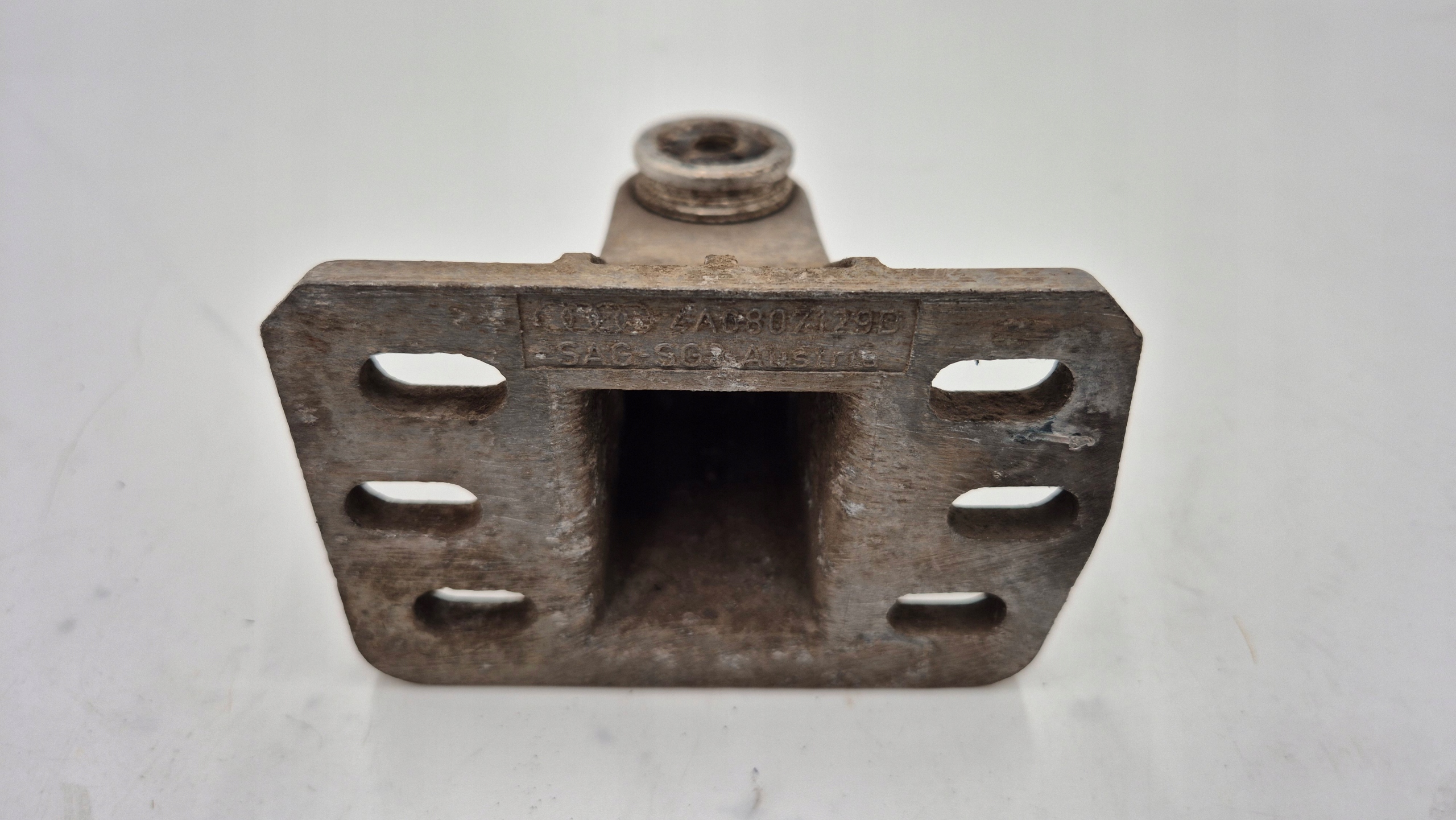 bracket tip holder of a bumper front 4A0807129D AUDI A6 C4