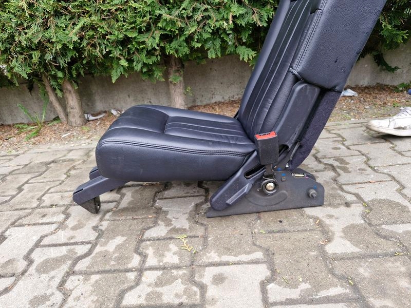 LINCOLN NAVIGATOR II 2 дивана задняя правая кожа