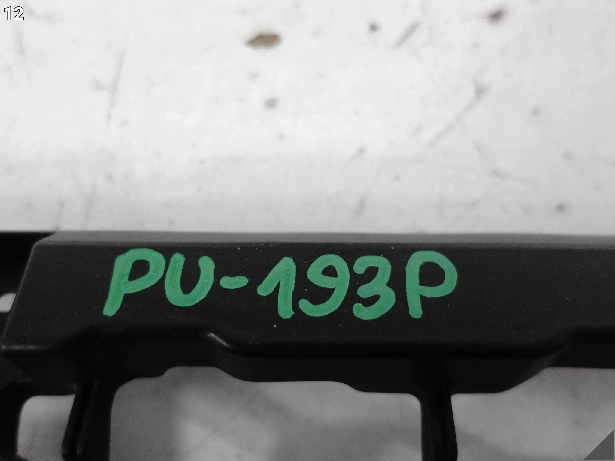 AUDI RSQ8 and 1 4M8 20-24 grid frame W bumper front central 4M8807647B