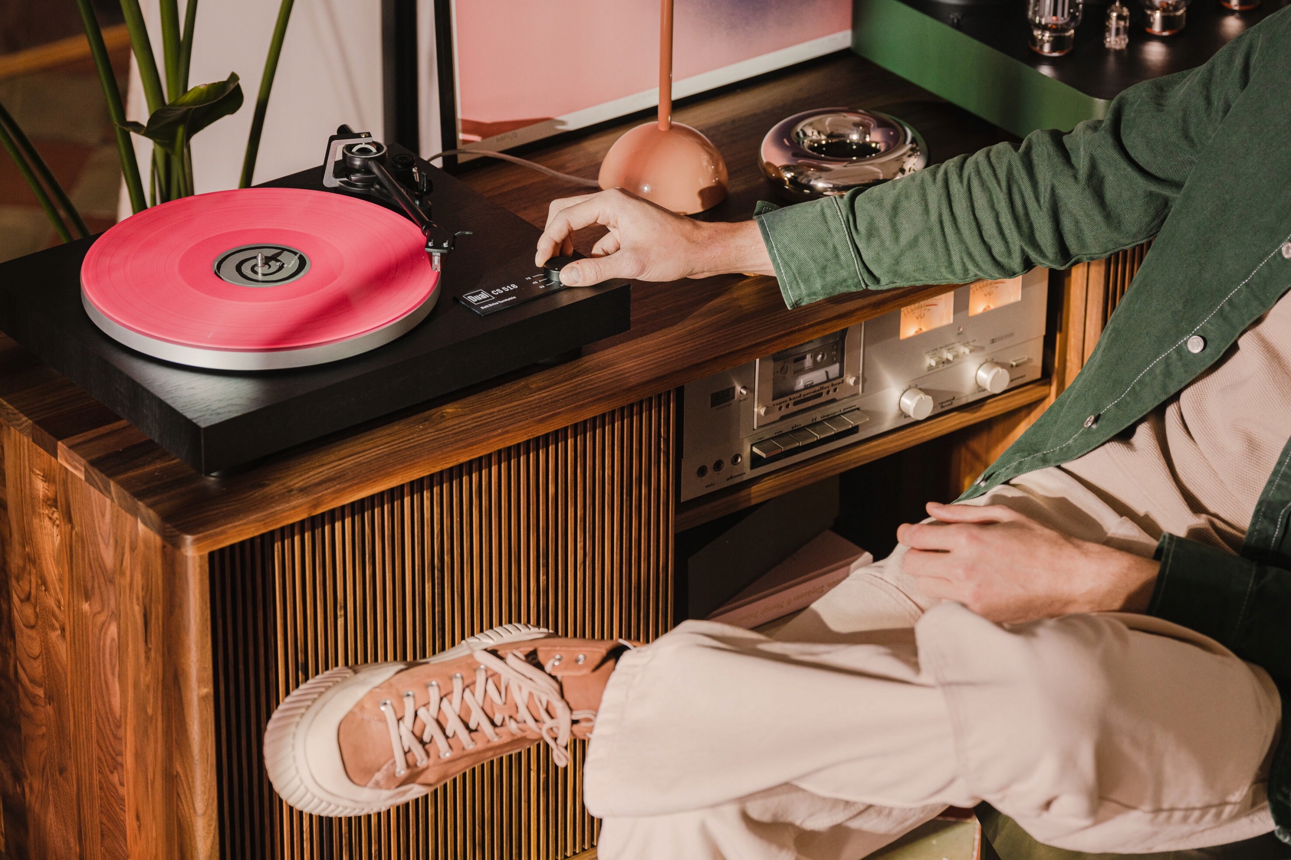 DUAL CS 518 GRAMOFON Z NAPĘDEM PASKOWYM Belt-Drive WALNUT Średnica talerza 305 mm