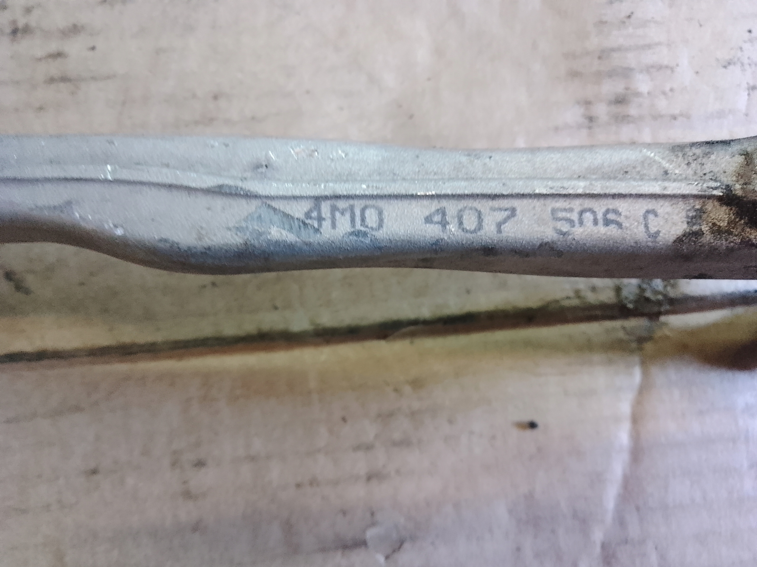arm front upper right AUDI A6 C8 4M0407506C
