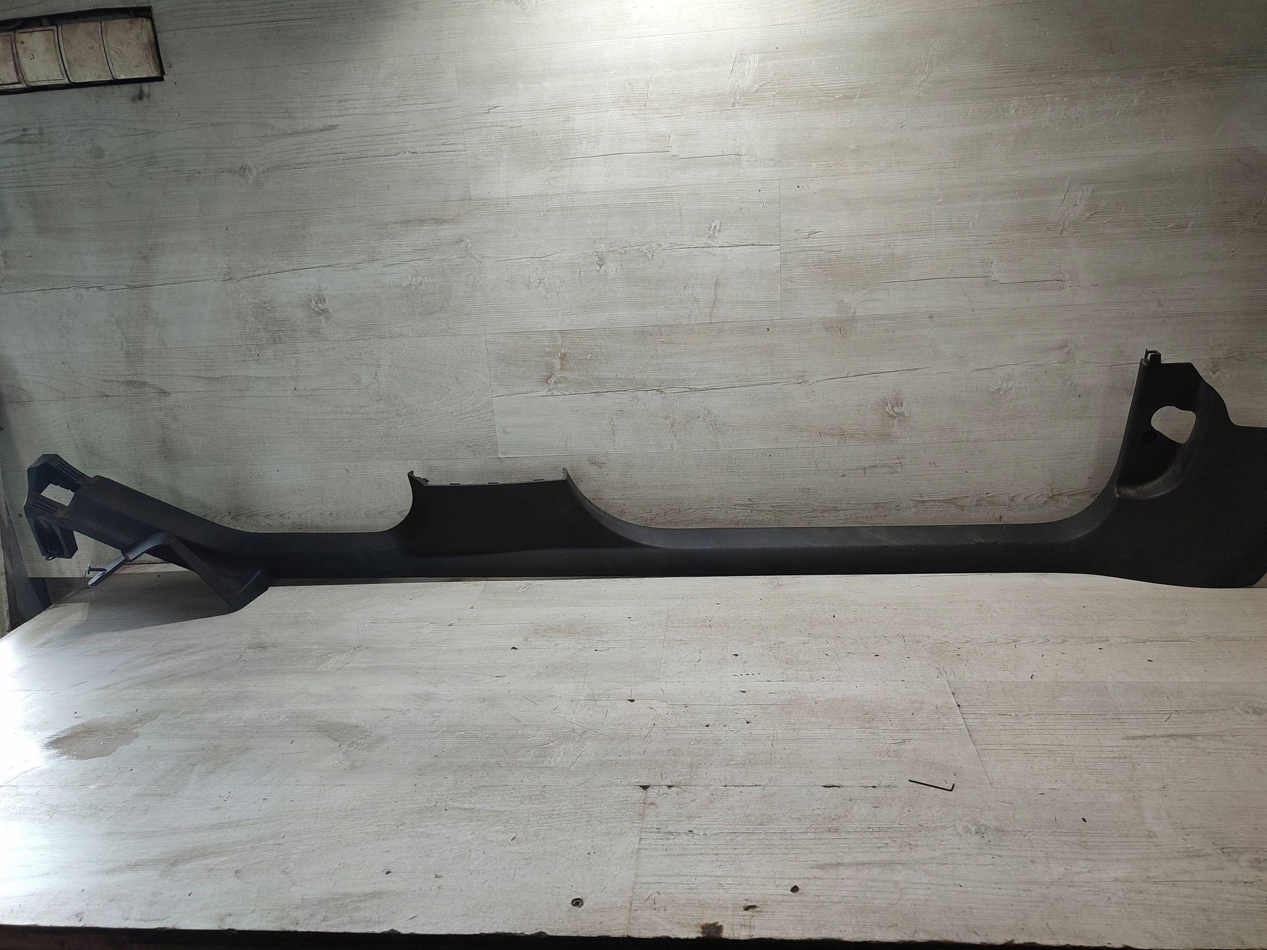 Seat Arona 2019 left side moulding threshold front