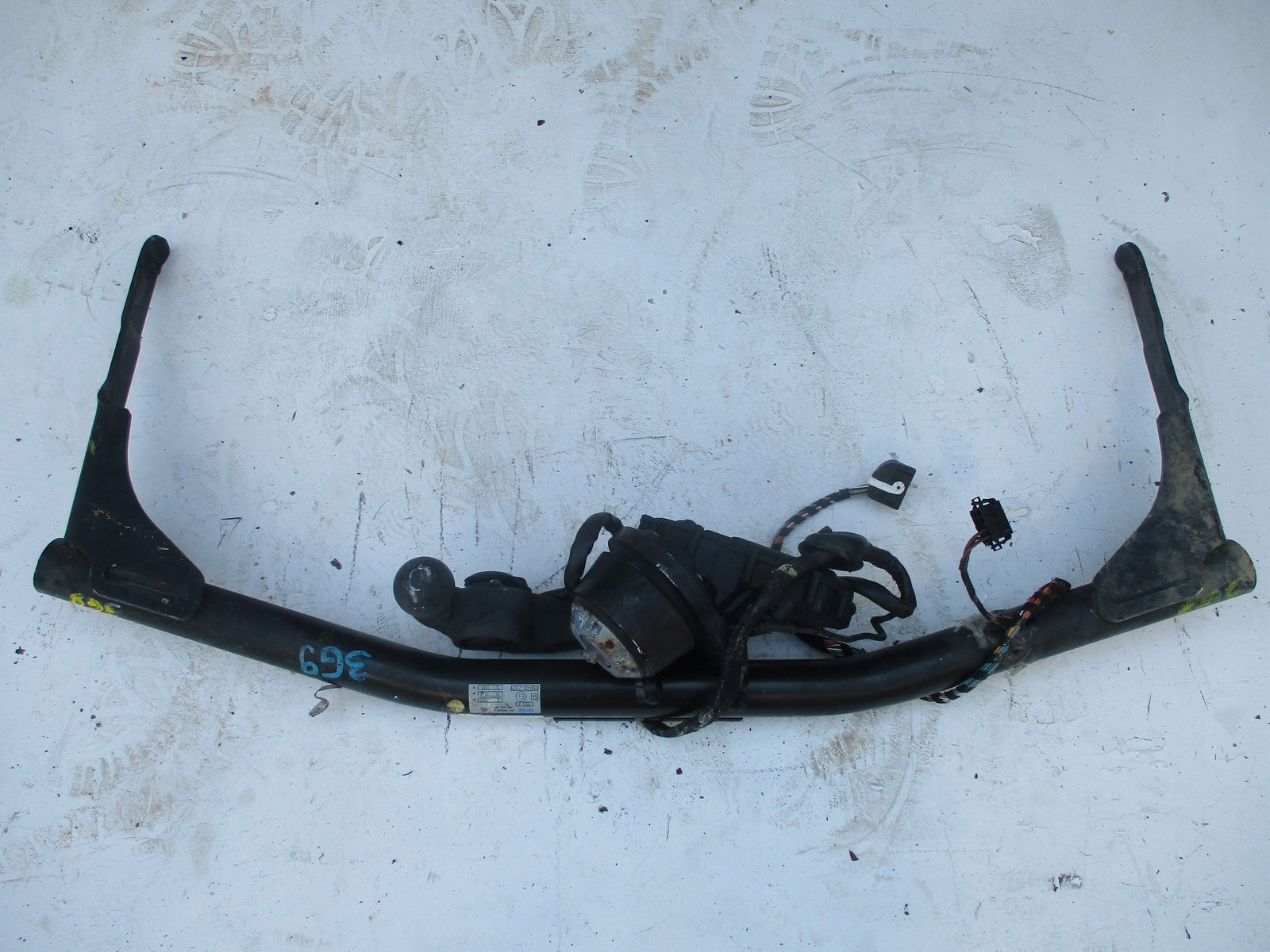 tow VW PASSAT B8 3G9 3G9803881A