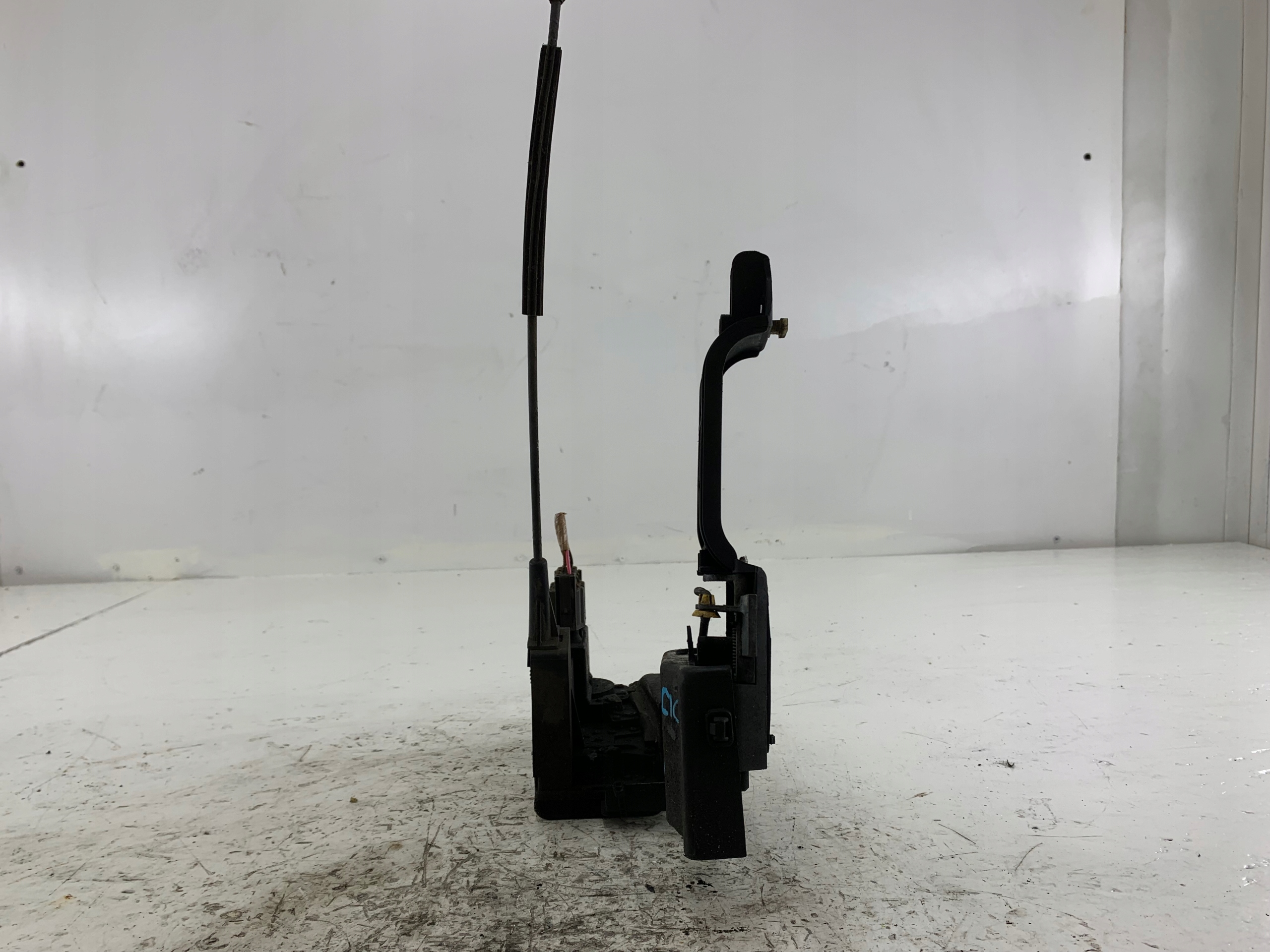 FORD MAVERICK II lock door right front YW4A-5421812-BF