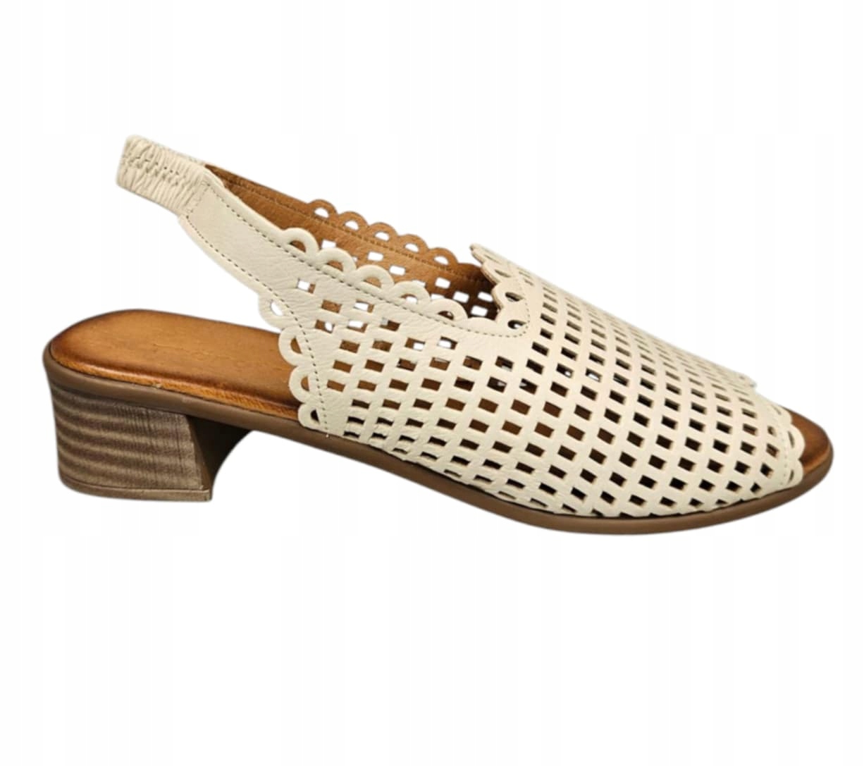 T.sokolski Prolamované Sandály Na Kostce L25-707 Béžové vel. 38