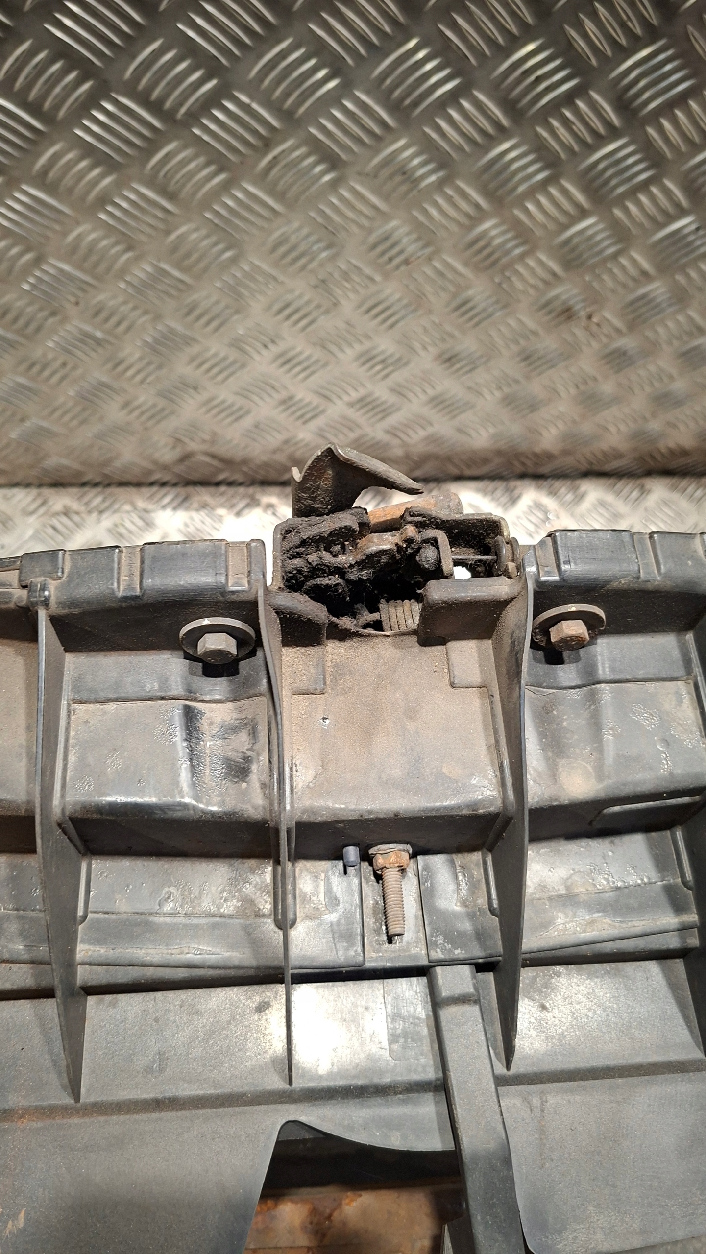 support panel for radiators pillar MAZDA 2 DY