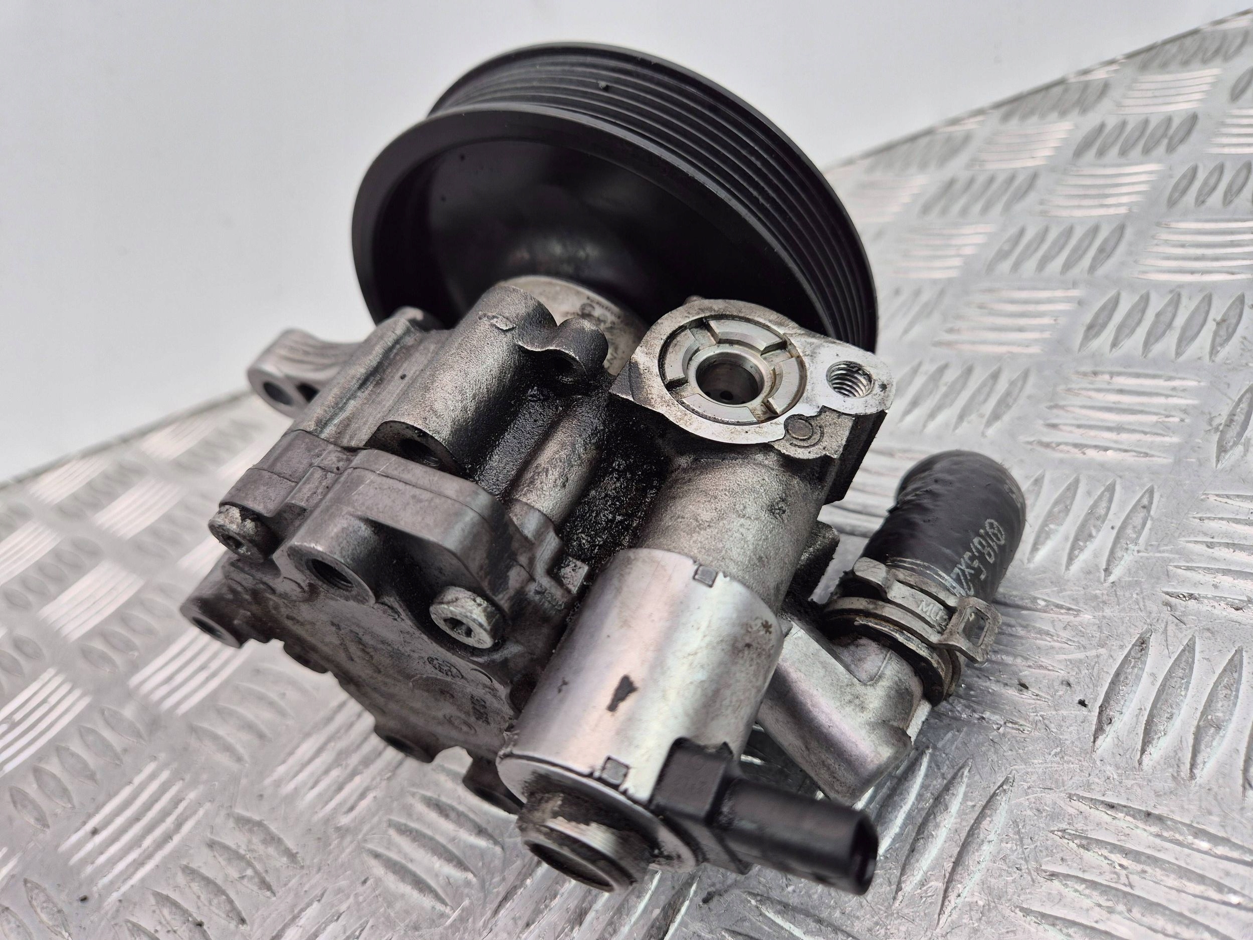 Mercedes C250 CGI W204 servo pump A0064667501