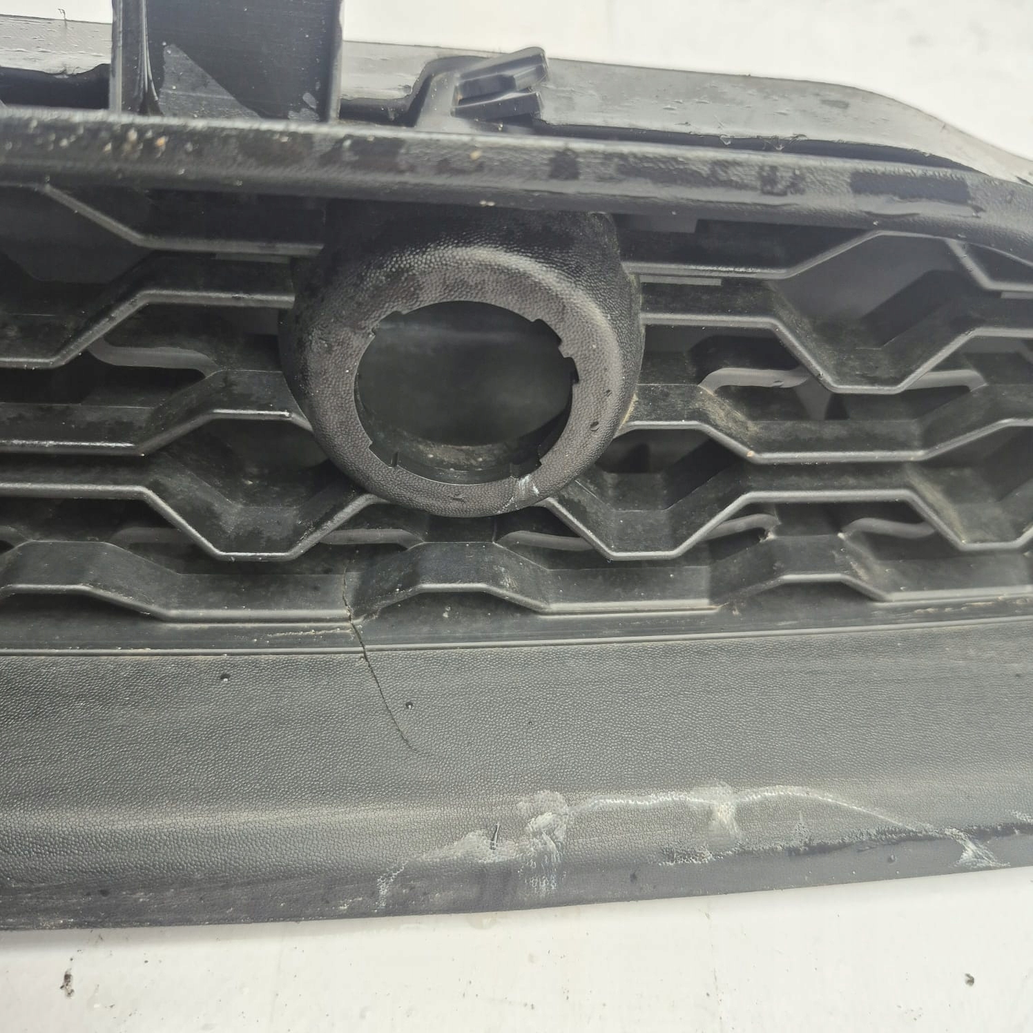DODGE RAM V 5 18-> Lüftungsgitter der Stoßstange mitte PDC