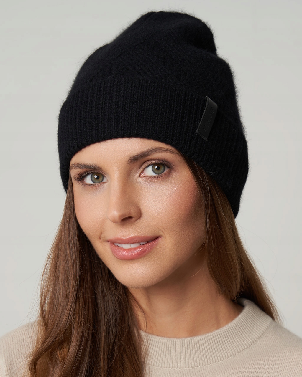 Vlněná čepice s hedvábnou podšívkou Almania černá