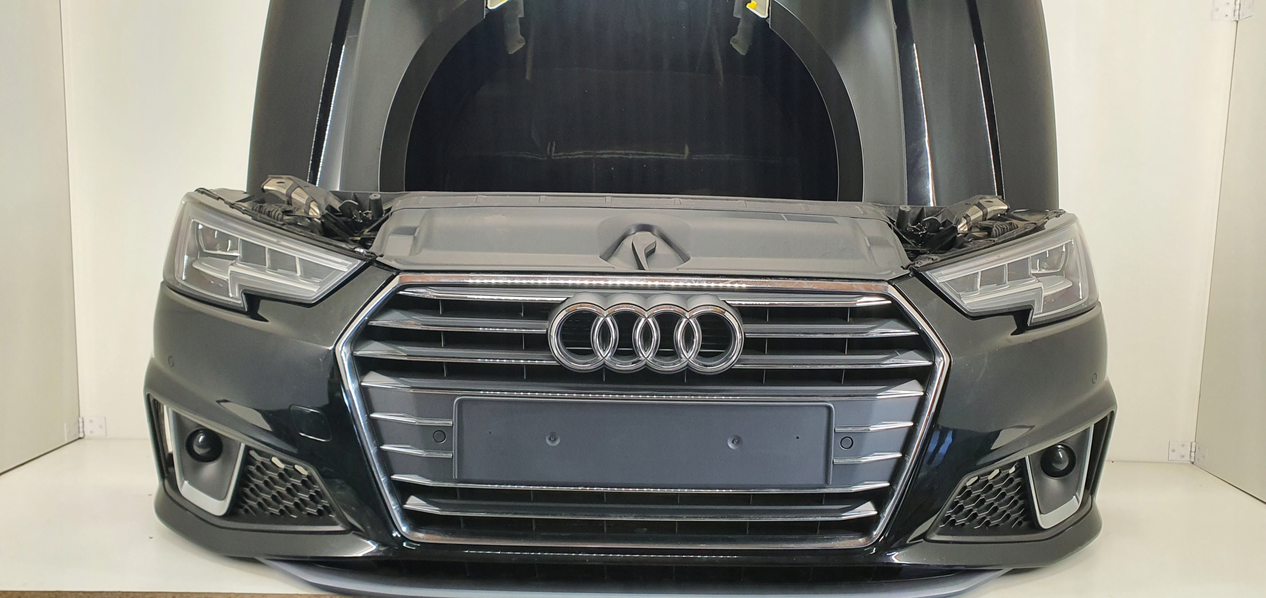 AUDI A4 B9 8W 16- COMPETITION PLUS KOMPLETNY PRZÓD Kolor do lakierowania