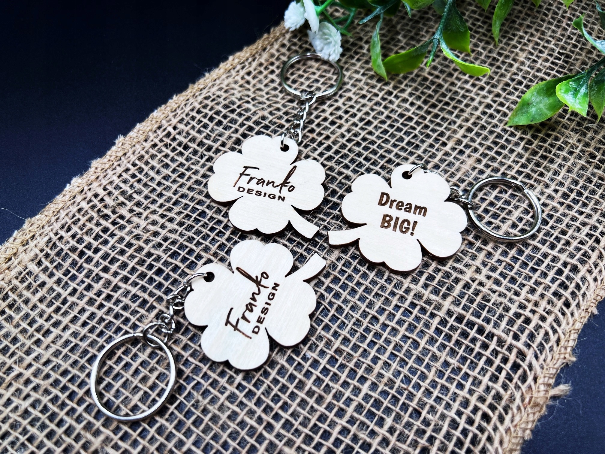 Brelok do kluczy koniczyna na szczęście z GRAWEREM Marka inna