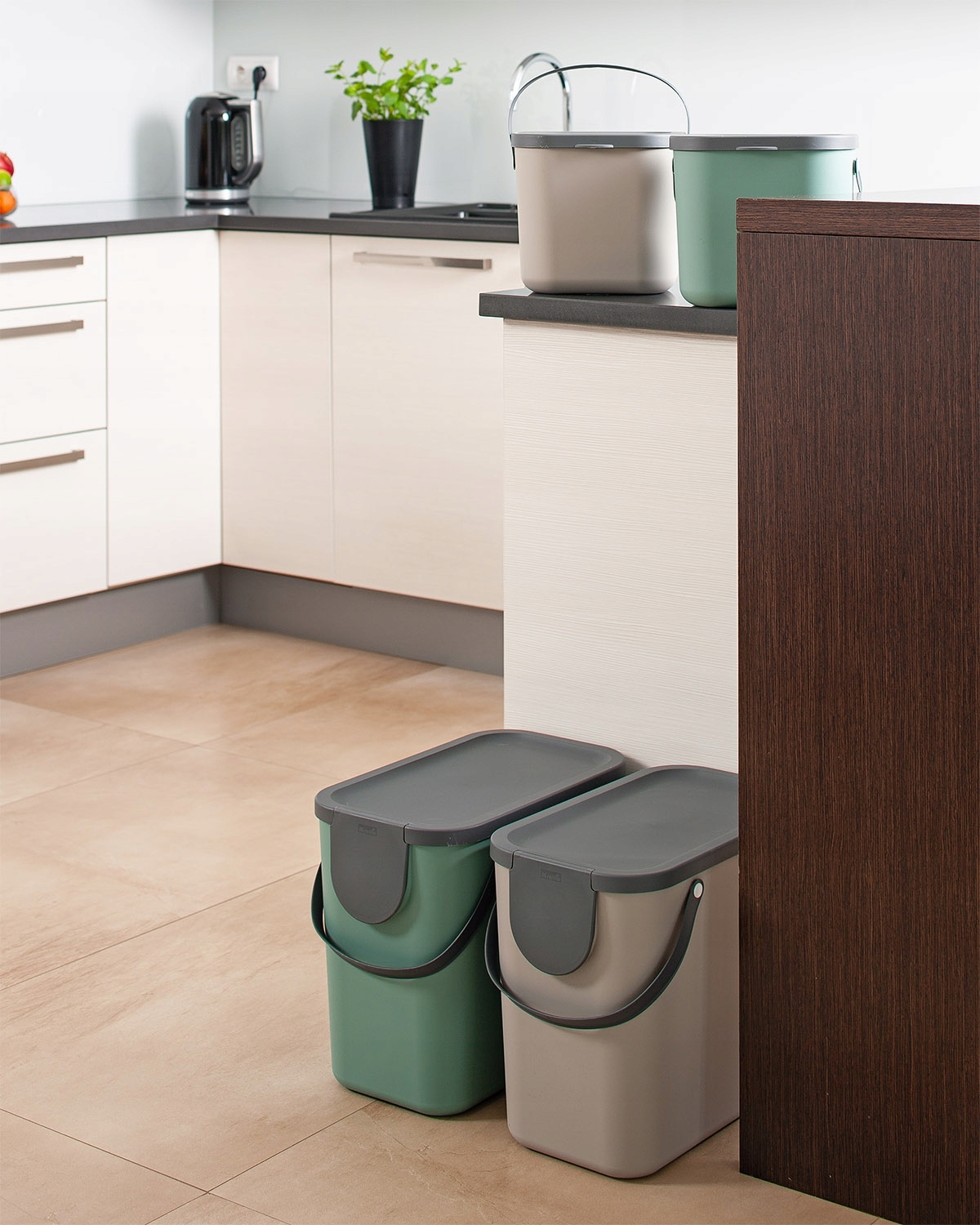 KOSZ DO SEGREGACJI ŚMIECI ROTHO BIO ALBULA 6 L Rodzaj pojemniki do segregacji