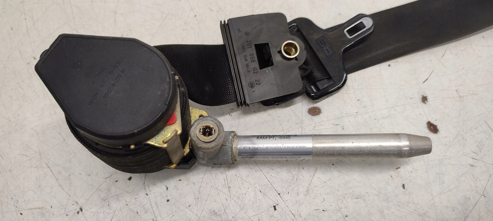 tension belt safety left front Mercedes W124 2,2