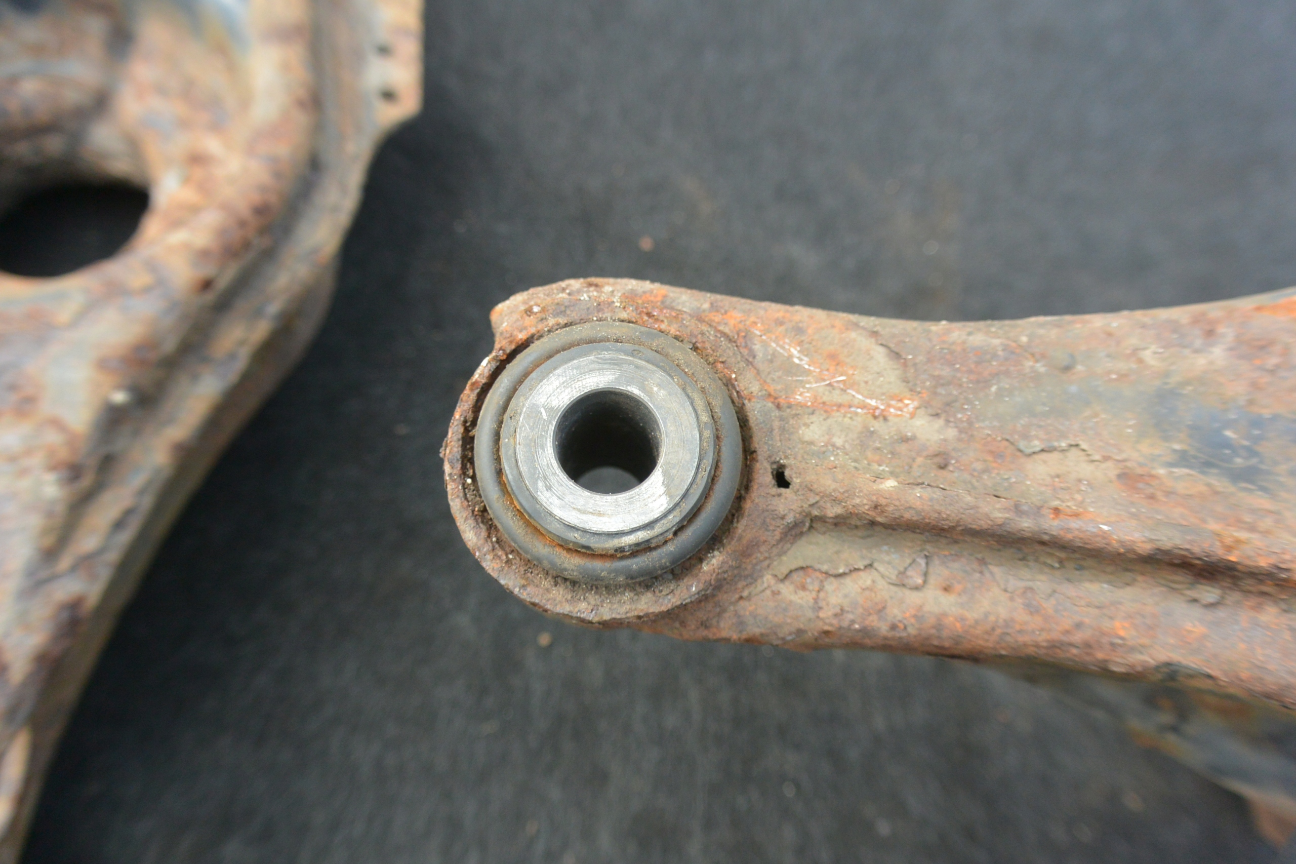 arm rear lower left right MERCEDES W211 E-KLASA