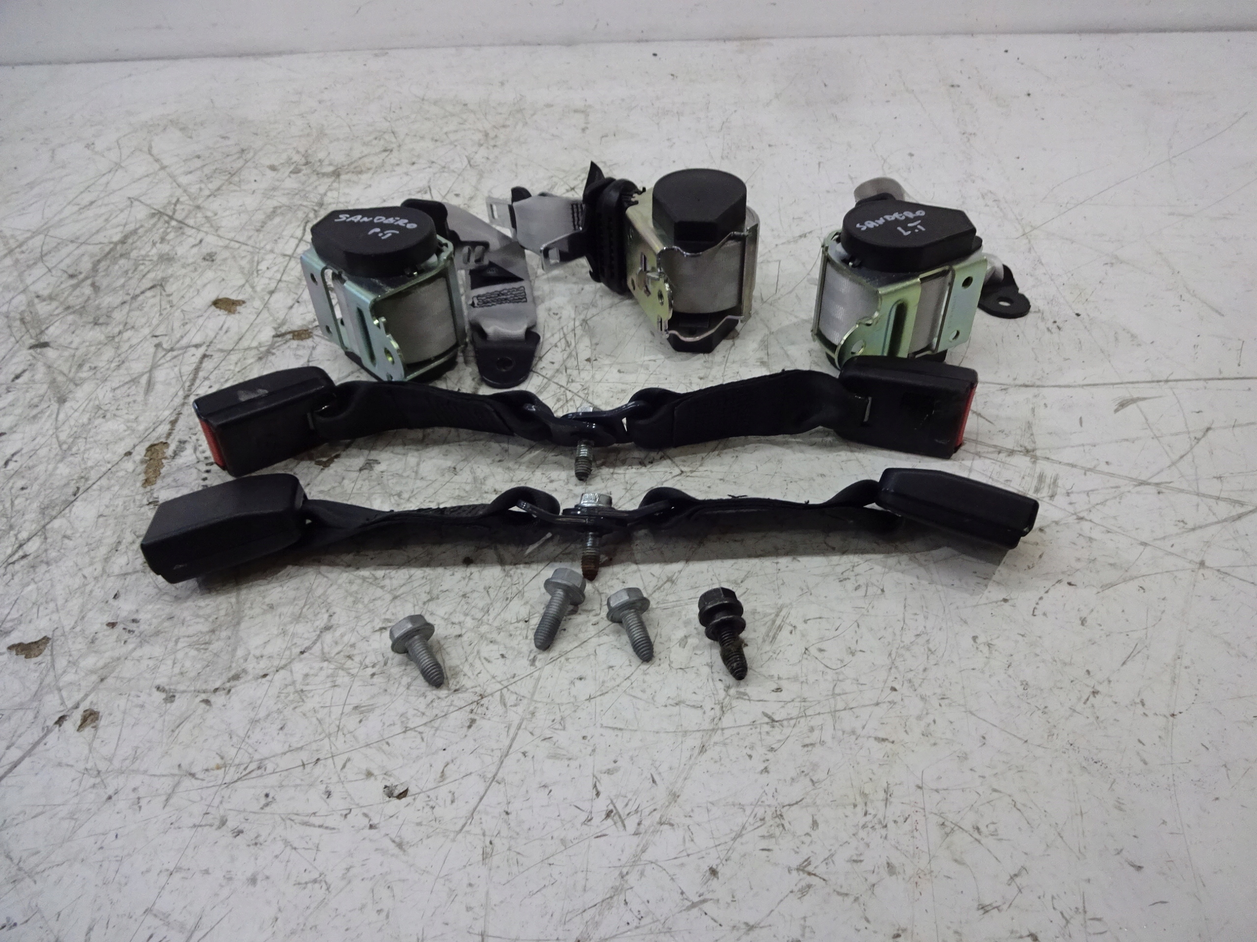 РЕМІНЬ ЗАСТІБКИ ЛІВИЙ ПРАВИЙ СЕРЕДНІЙ SANDERO І 08-