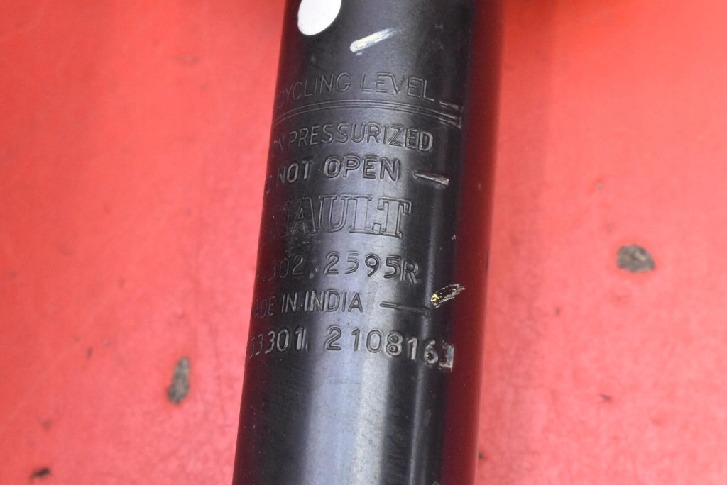 shock absorber right front 543022595R DACIA SPRING 45 KM 26.8 kWh 21