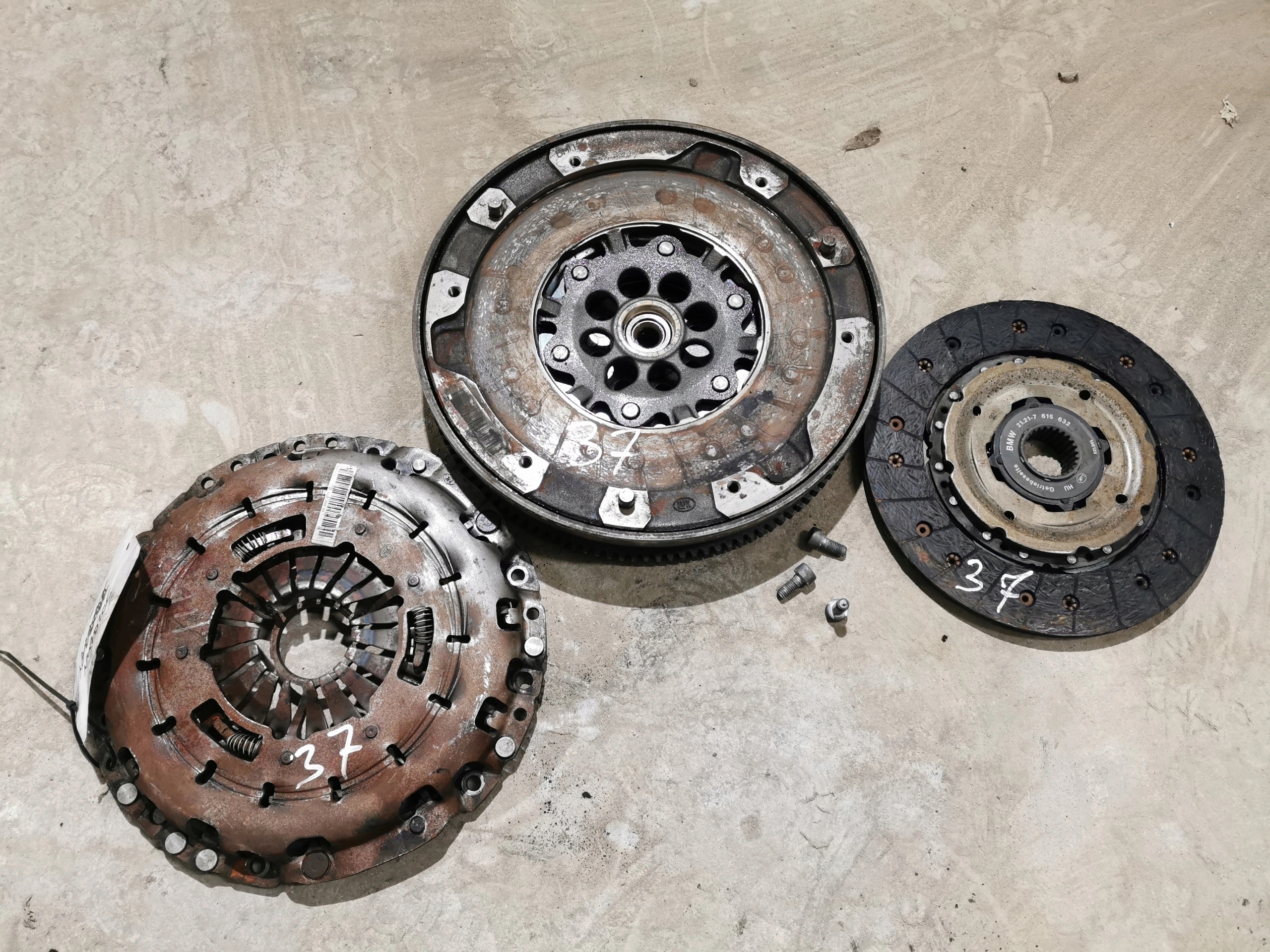 BMW N47D20C 7616014 7615632 7615629 wheel flywheel