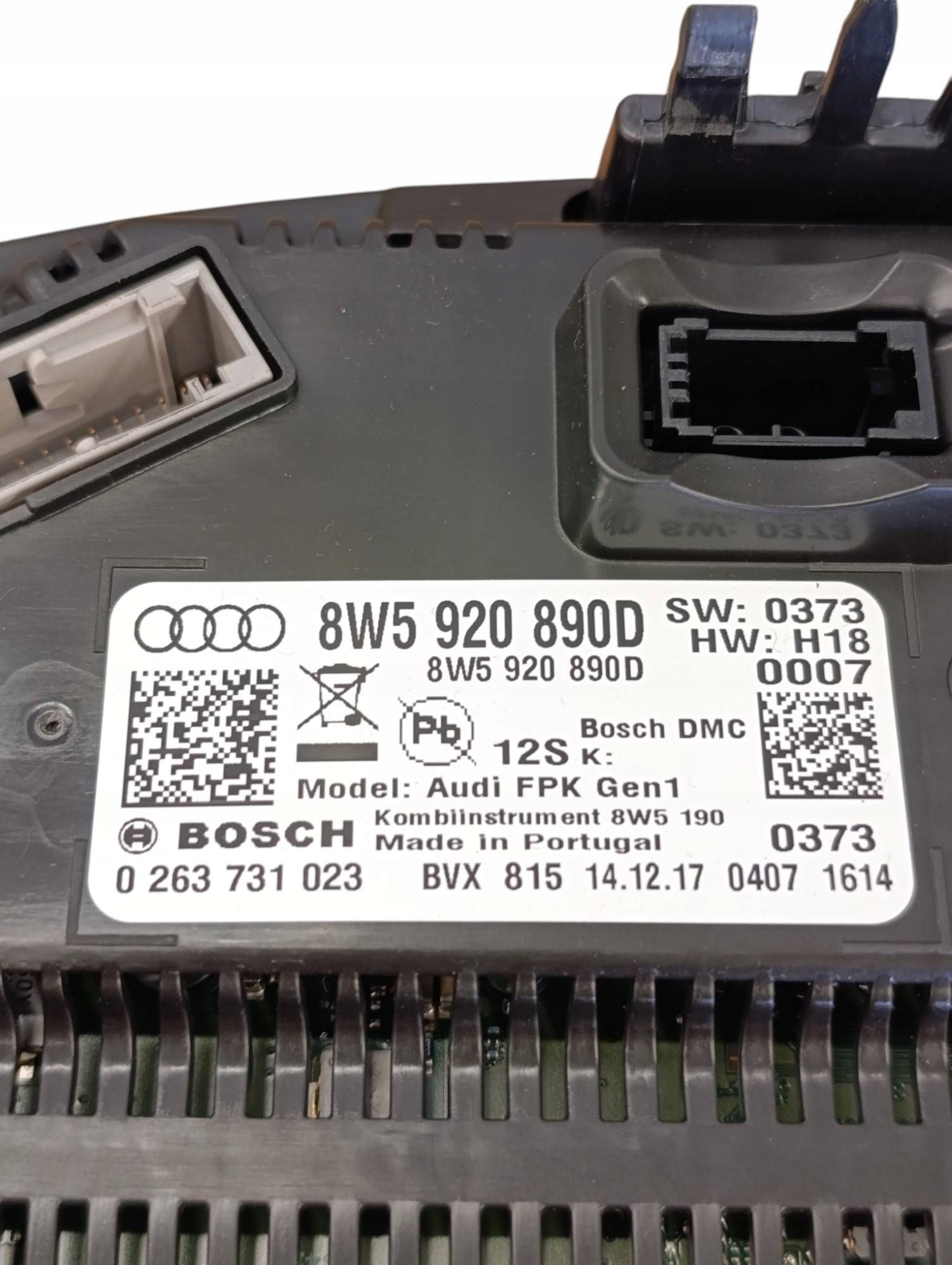 спидометр часы Audi A4 8W5920890D