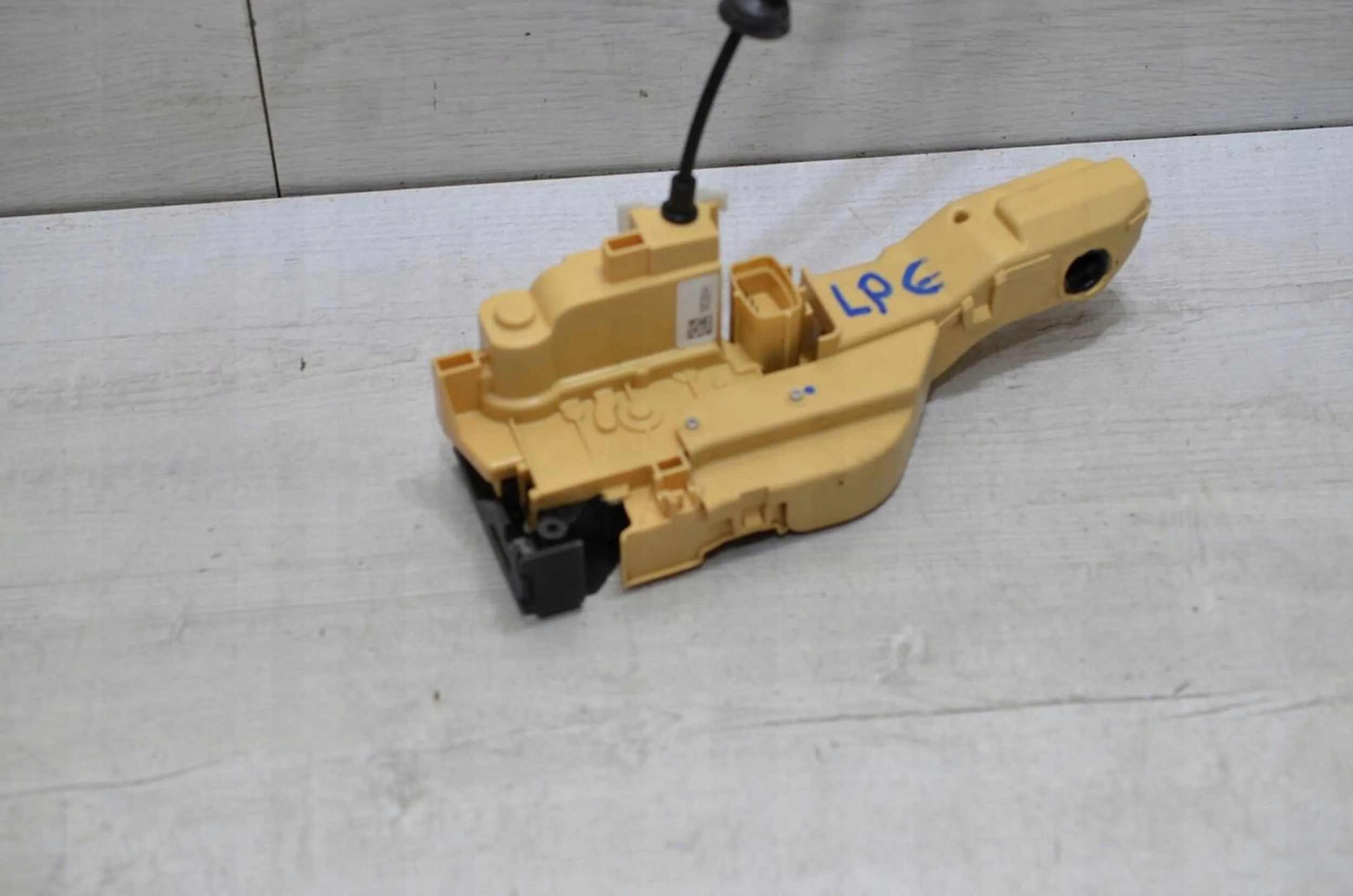Alfa Romeo Giulia 2021 front side left lock door