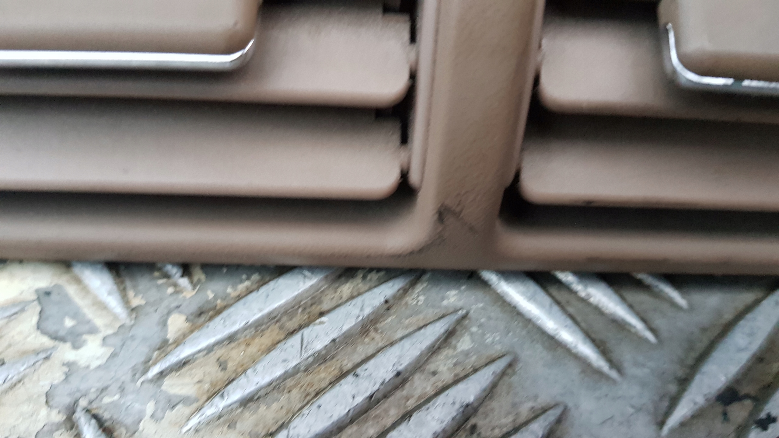 MERCEDES W163 ML grid central a1638300054