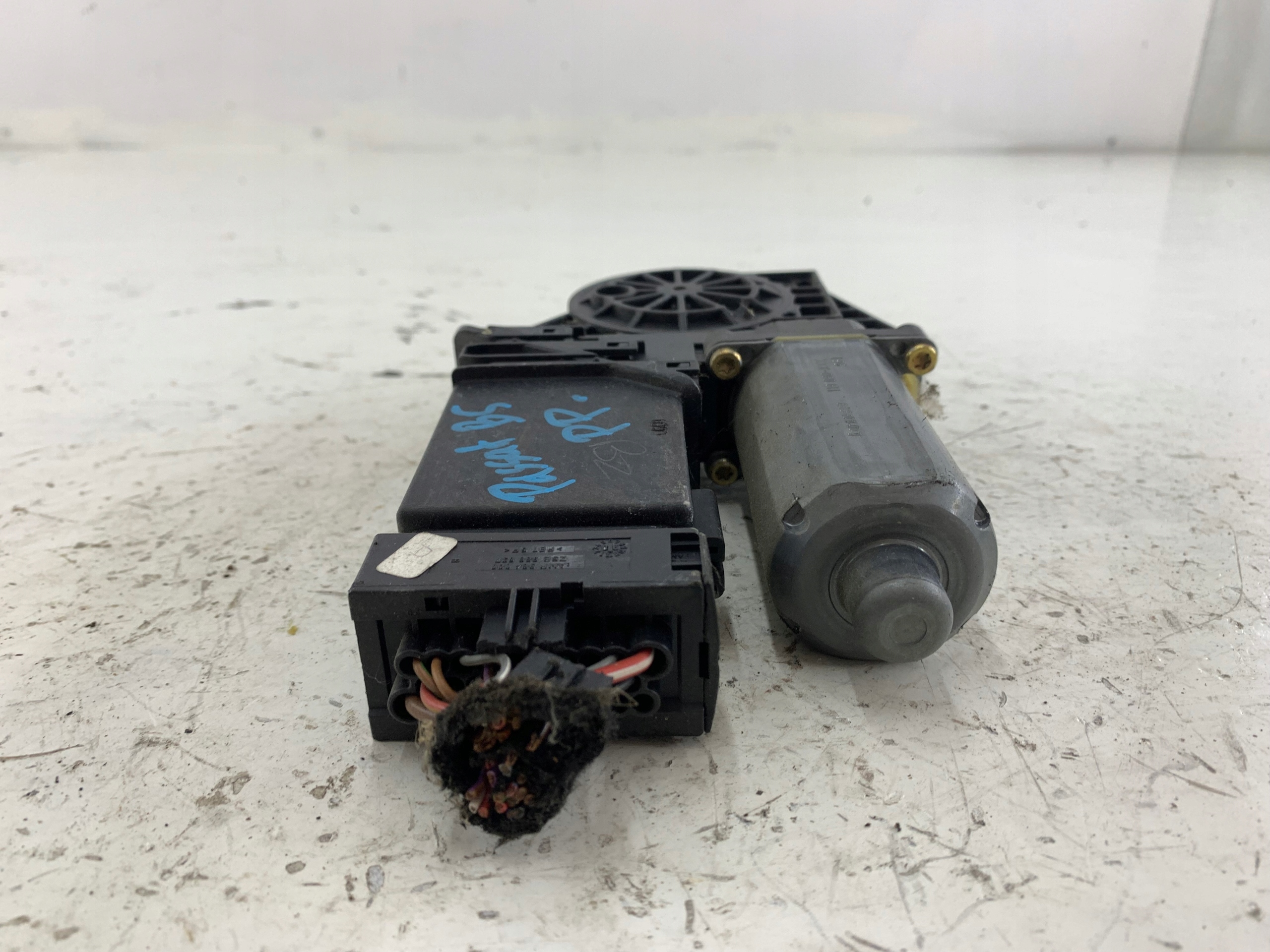 VW PASSAT B5 LIFT mini motor windows right front 0130821694