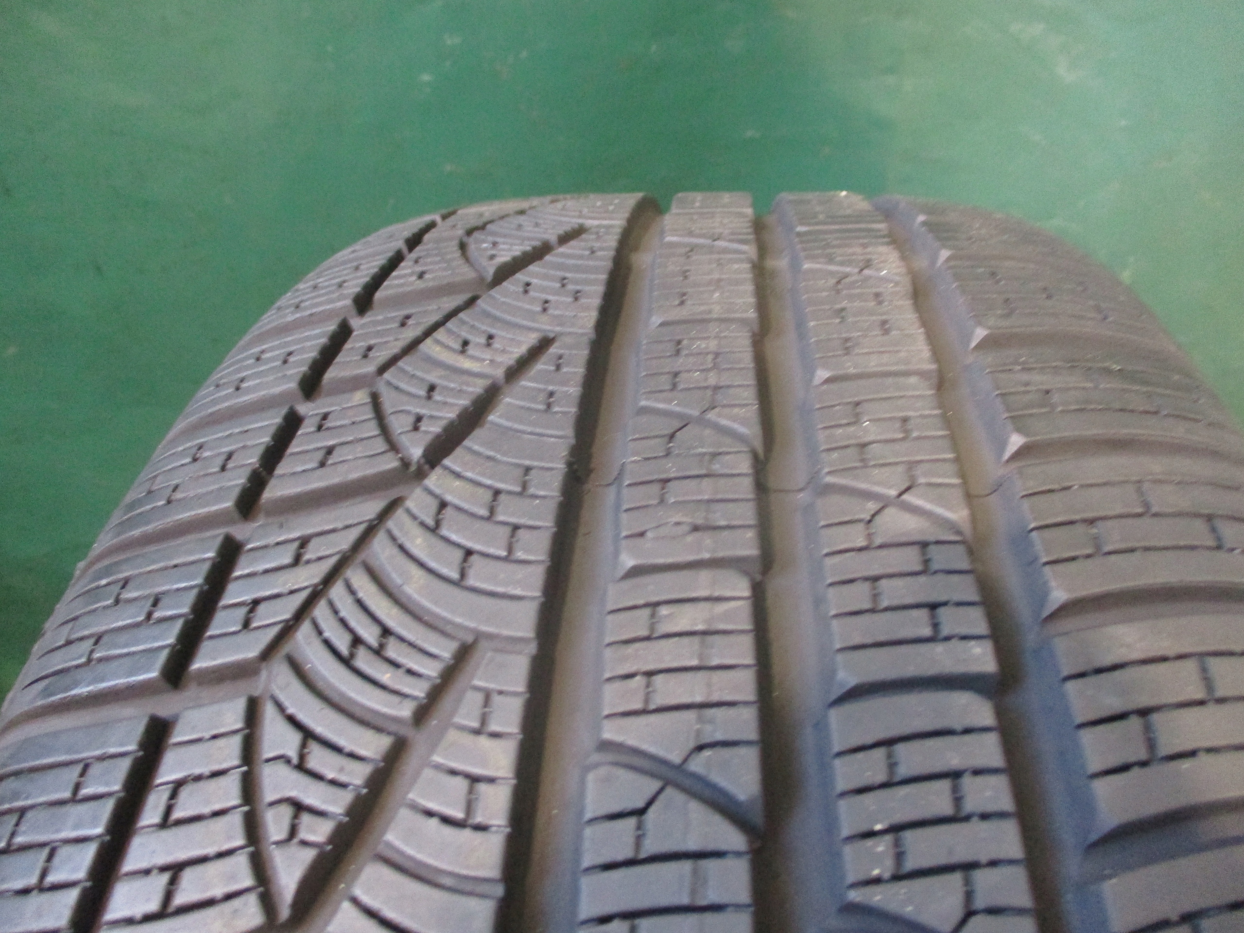 2 opony zimowe używane 245/50R18 Pirelli Sotto RFT 6,5 mm r. 2018 Profil opony 50