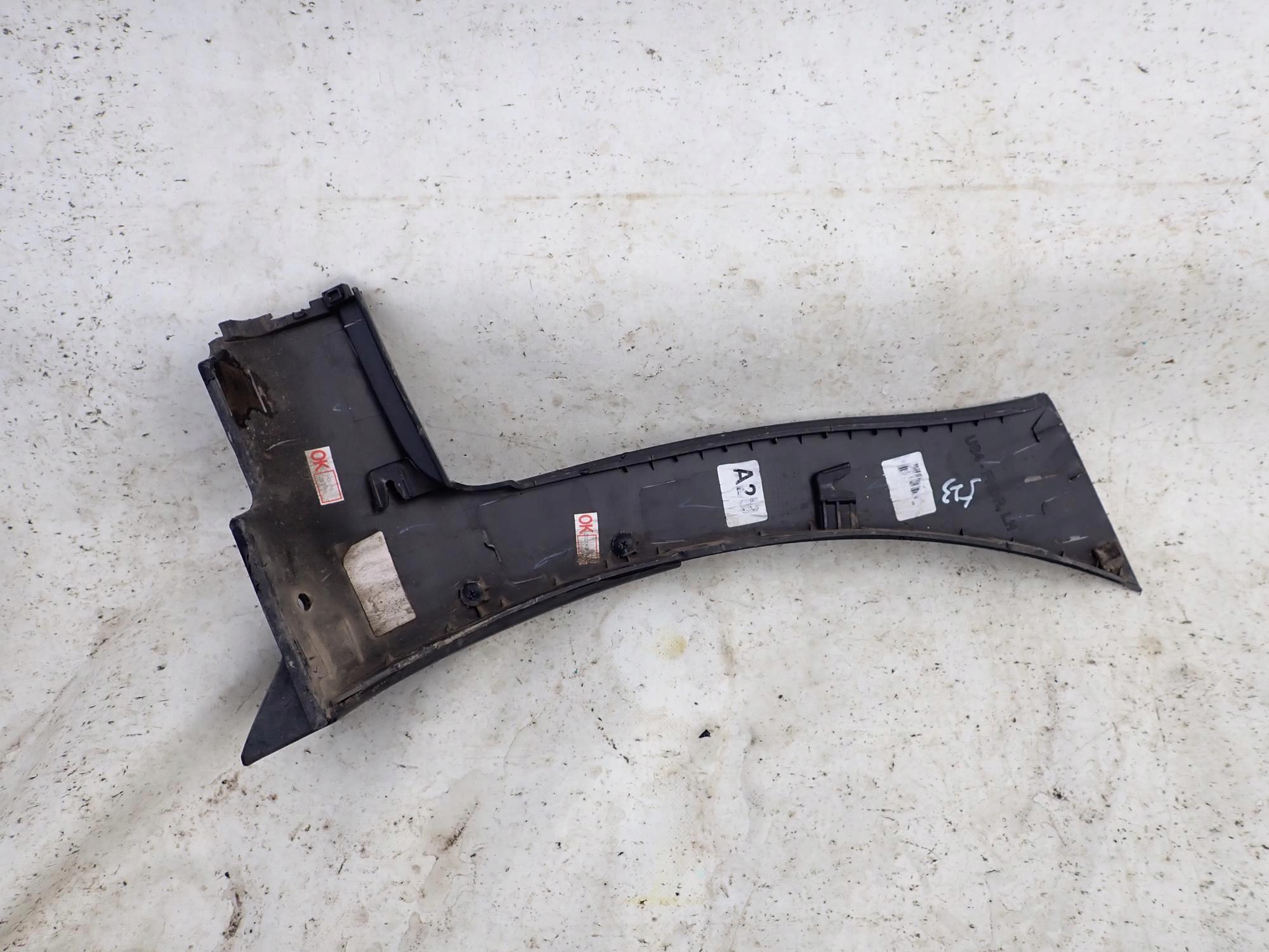 HYUNDAI STARIA 21-> moulding cap left front