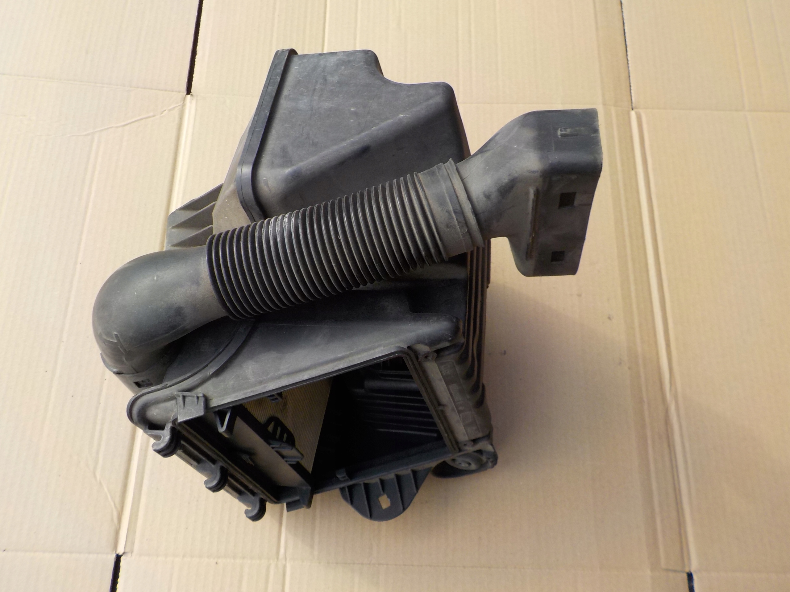 Gehäuse filter luft mercedes w169 1,5 B 2006r A2660900001
