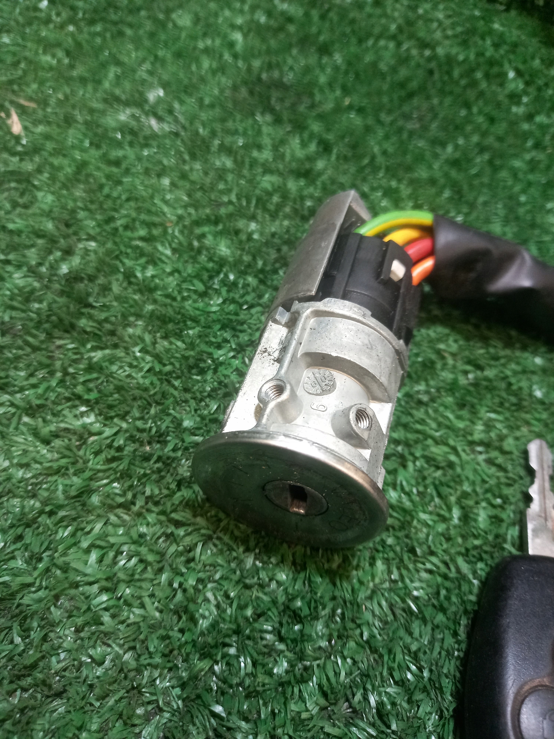 ignition Z KLUCZYKIEM DACIA LOGAN 8200826300-B