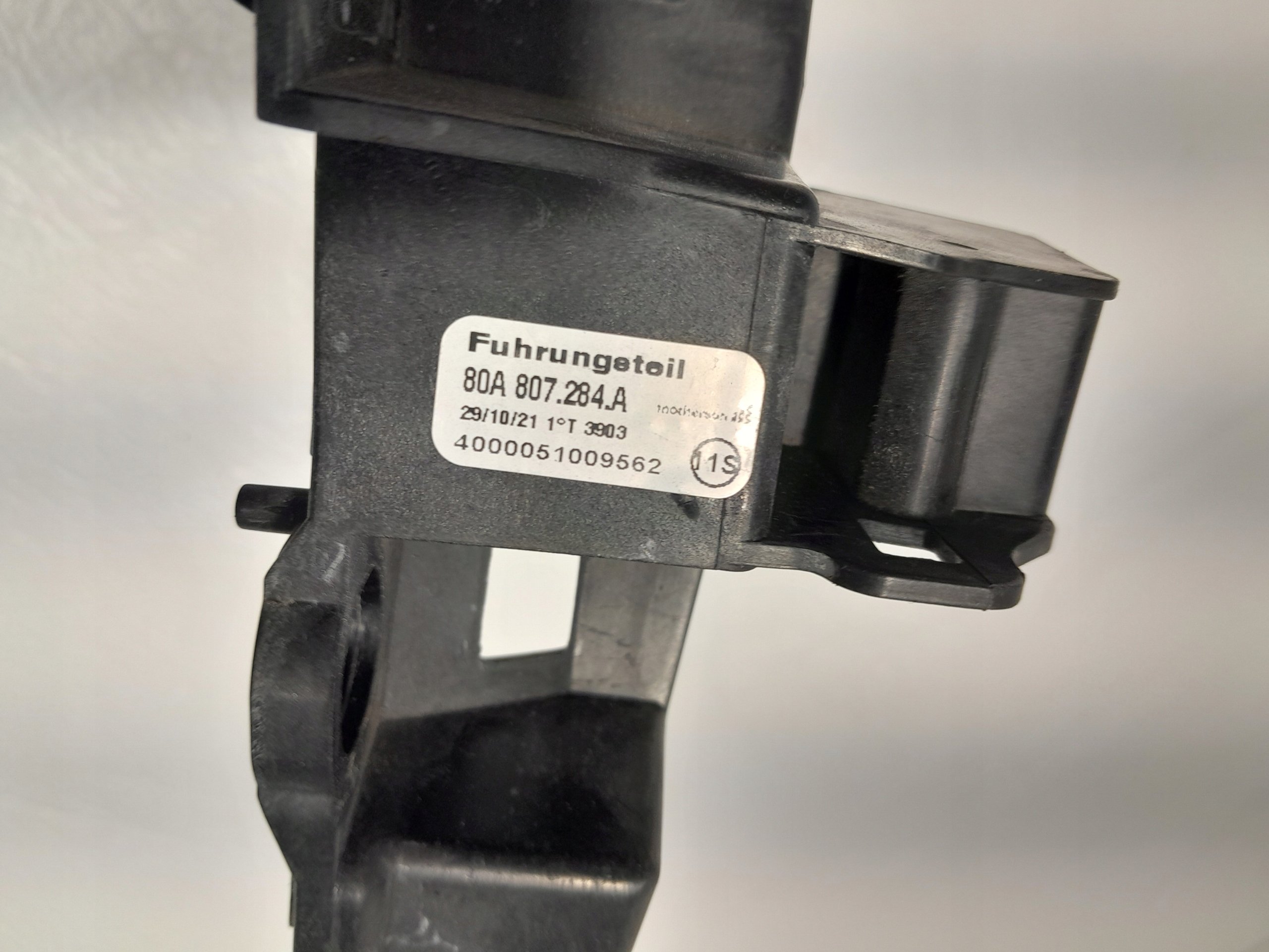 AUDI Q5 80A support holder of a bumper right front 80A807284A