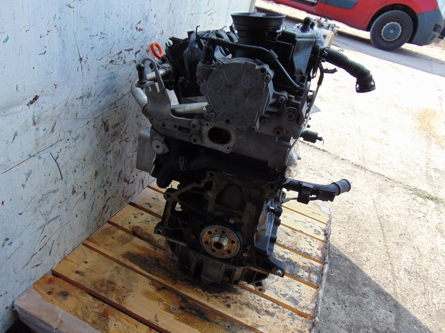 двигатель без навесного vw TOURAN 2010-2015 и другие 1.6 tdi 169 тыс. км.