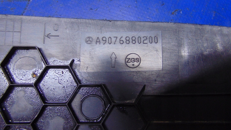 kryt obal konzoli EUROPA MERCEDES SPRINTER A910 A907 18-25R