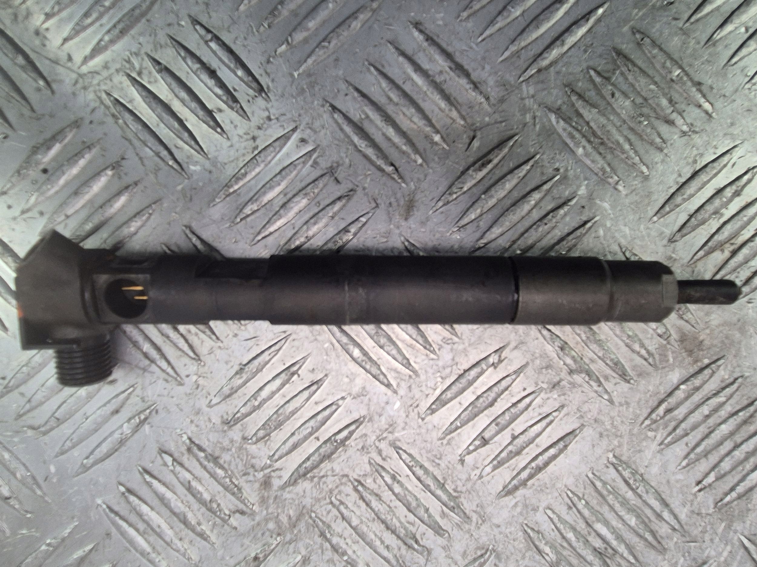 Mercedes C180 CDI W204 2.2 injector A6510700587 651.913