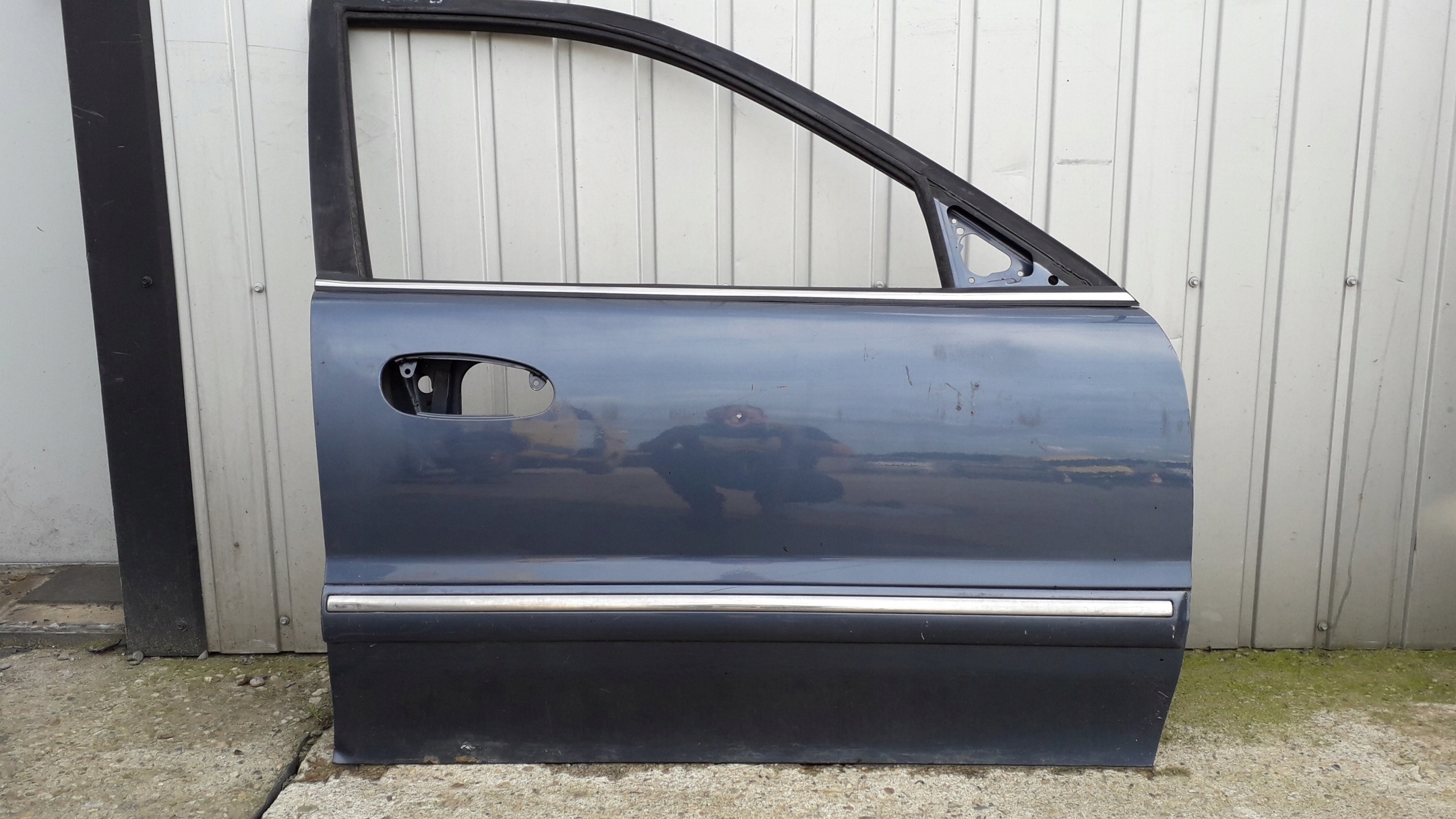 HYUNDAI SONATA 96-98 DRZWI PRAWE PRZEDNIE