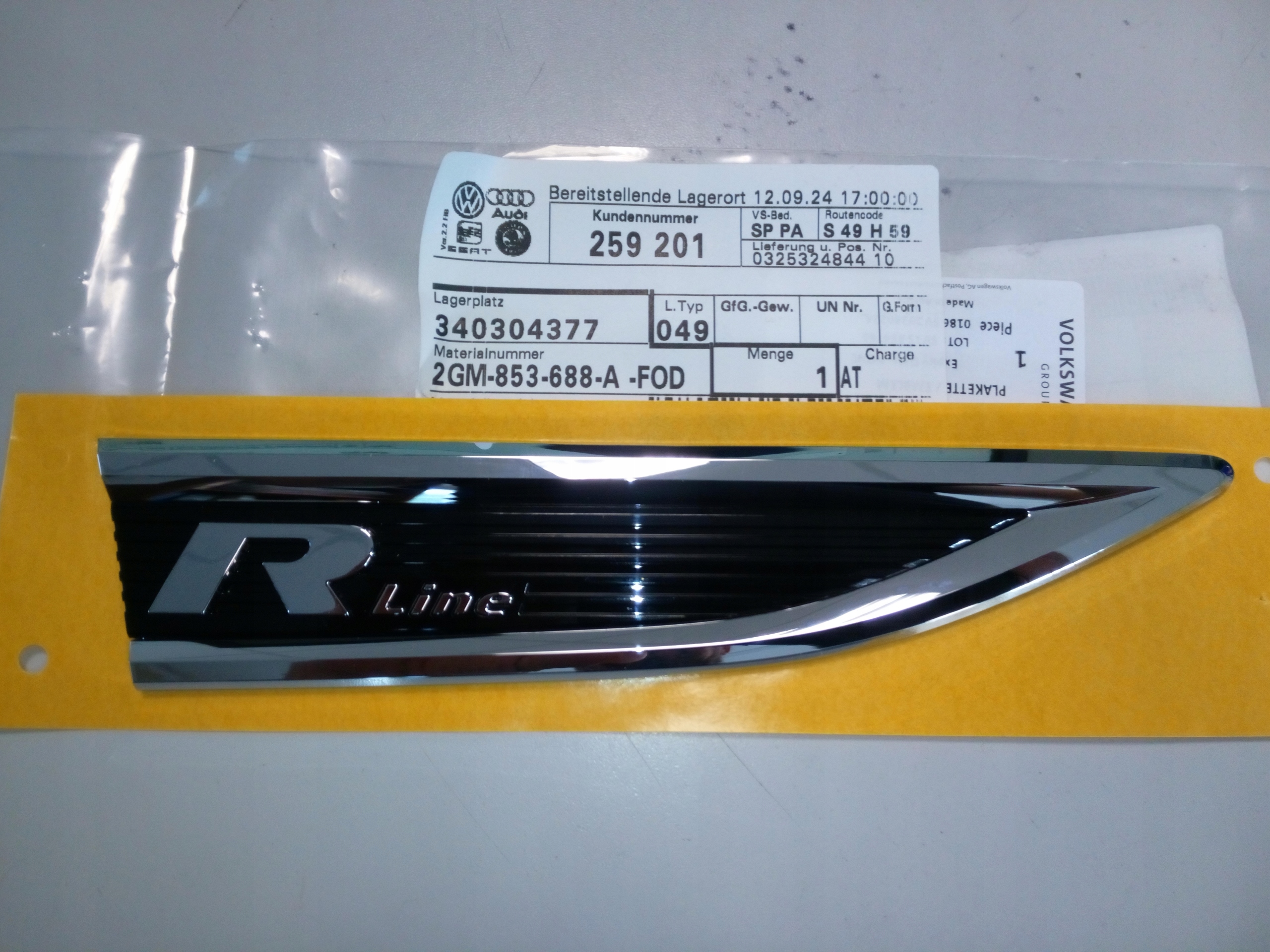 EMBLEMAT LOGO ZNACZEK VW T-ROC 2GA853688A NOWY ORYG.*