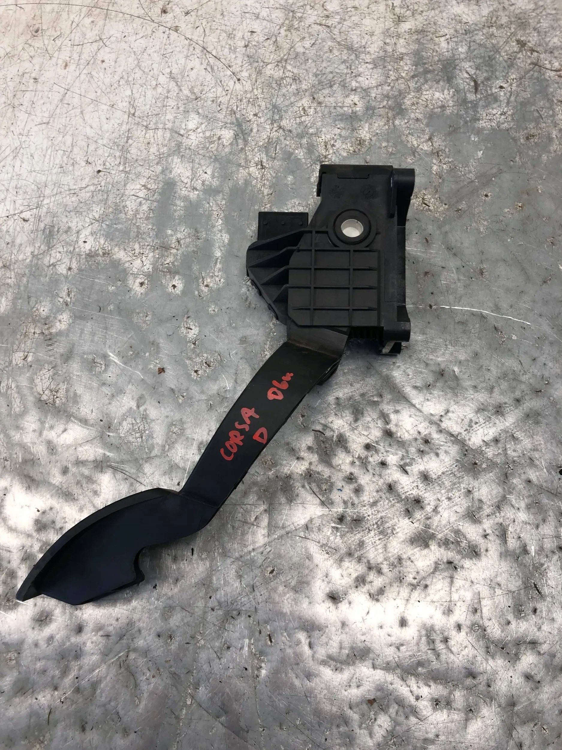 accelerator pedal potentiometer OPEL CORSA D 55702020