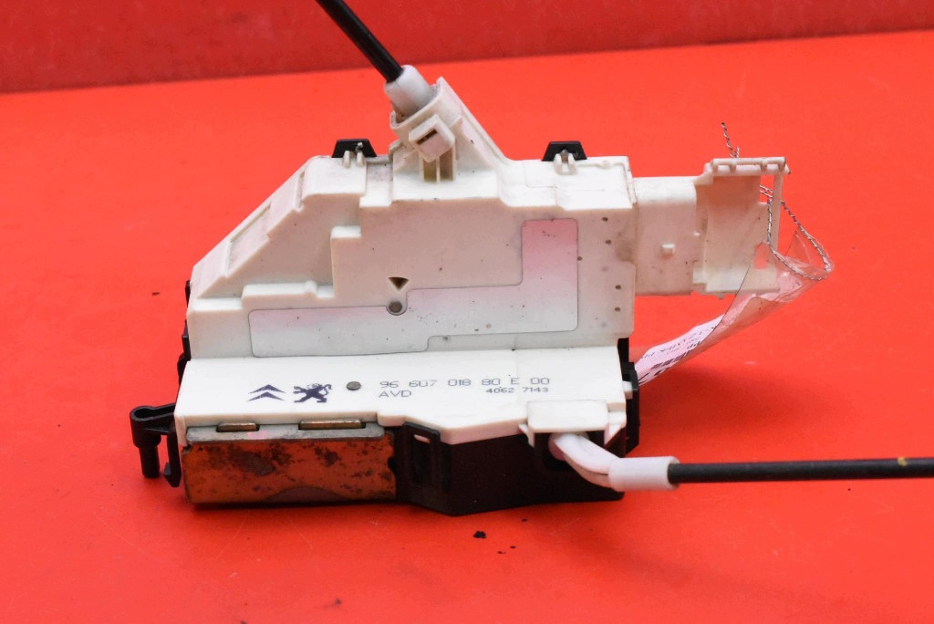 lock door right front front EU 9660701880E PEUGEOT 407 04-10