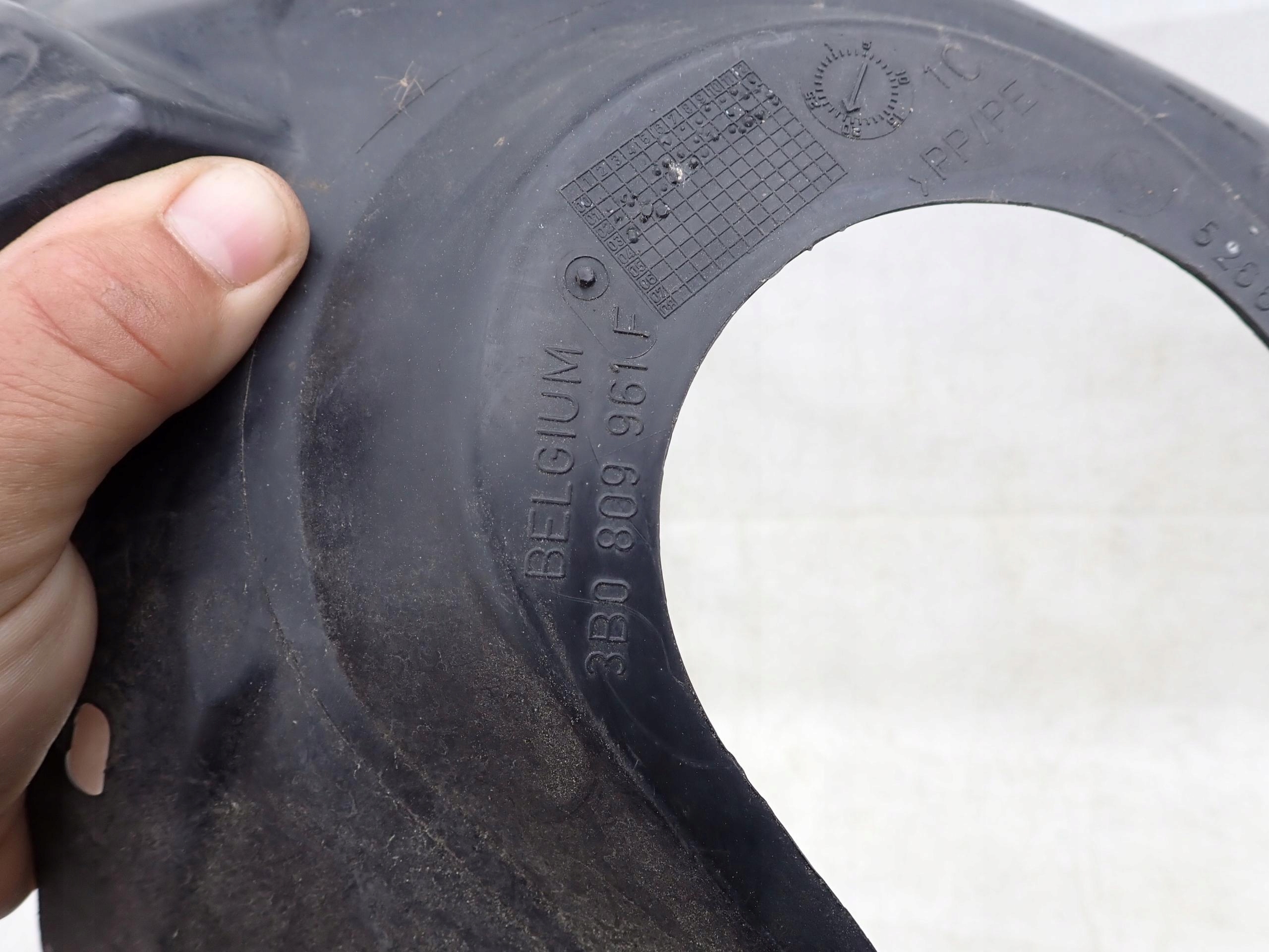 VW PASSAT B5 LIFT 00-05 mudguard left front