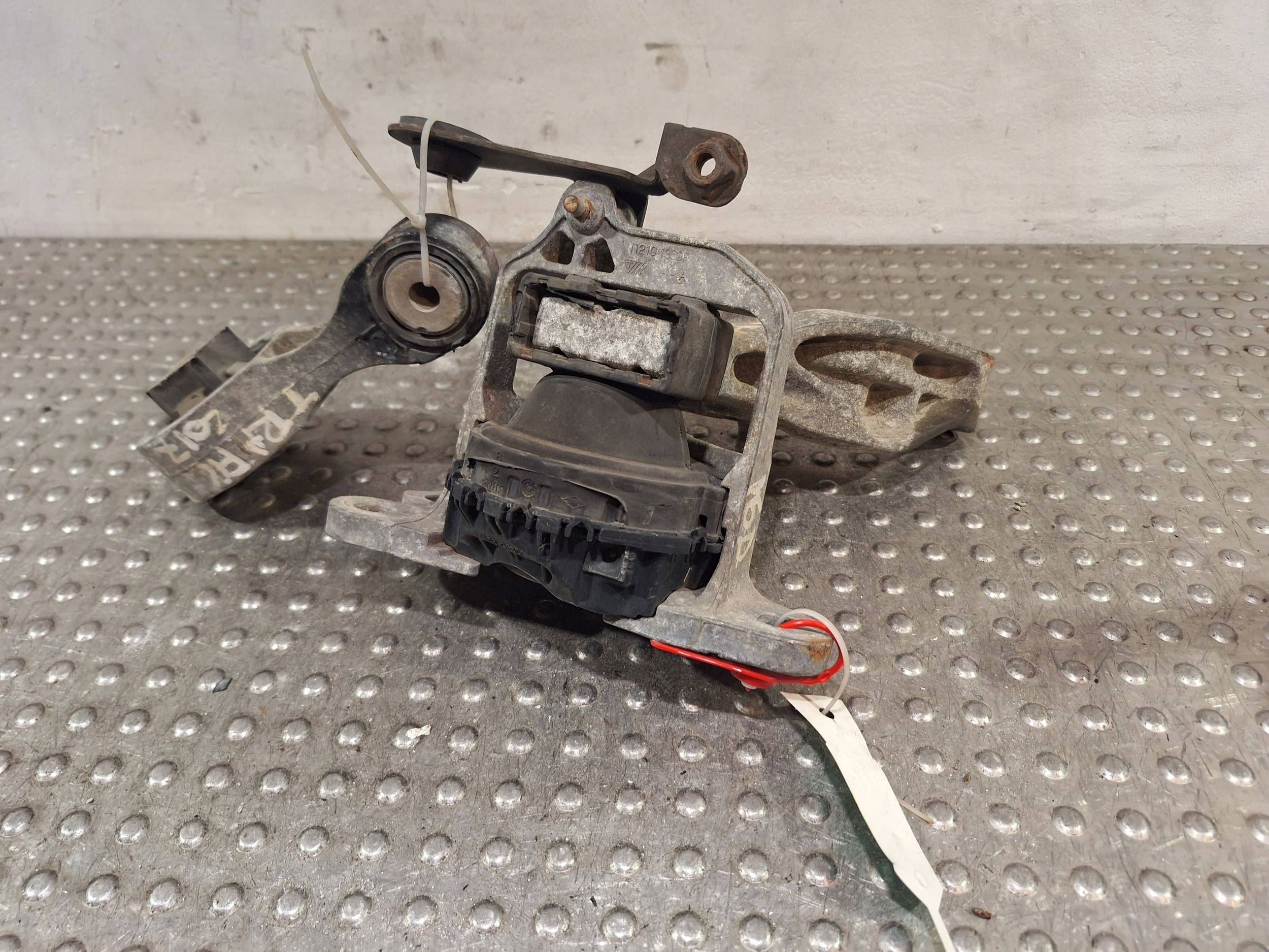 holder engine mount 112101360R RENAULT TRAFIC III VIVARO B 1.6 DCI 14