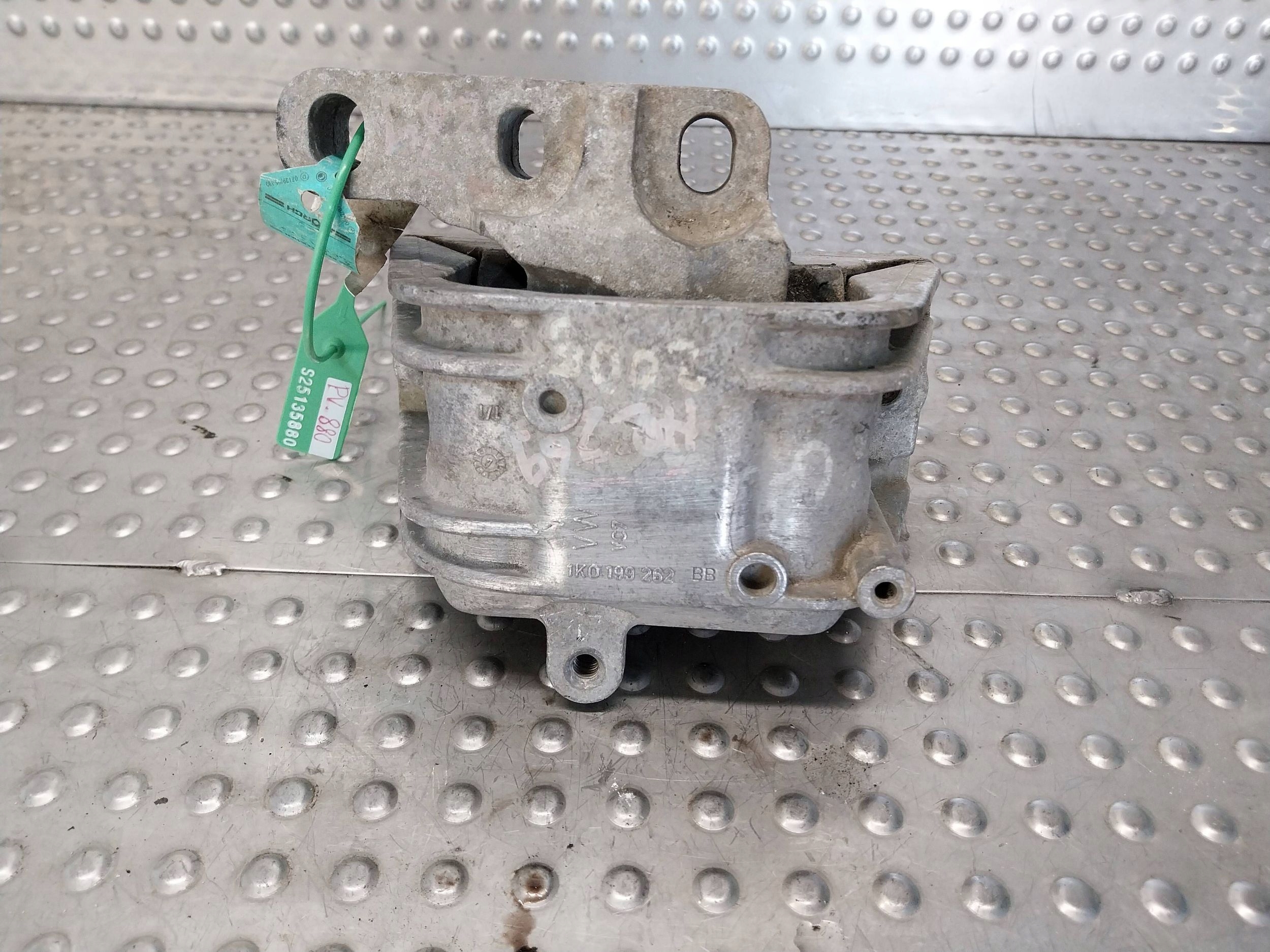 holder engine mount 1K0199262BB VW CADDY III YETI GOLF V A3 8P 2.0 TDI