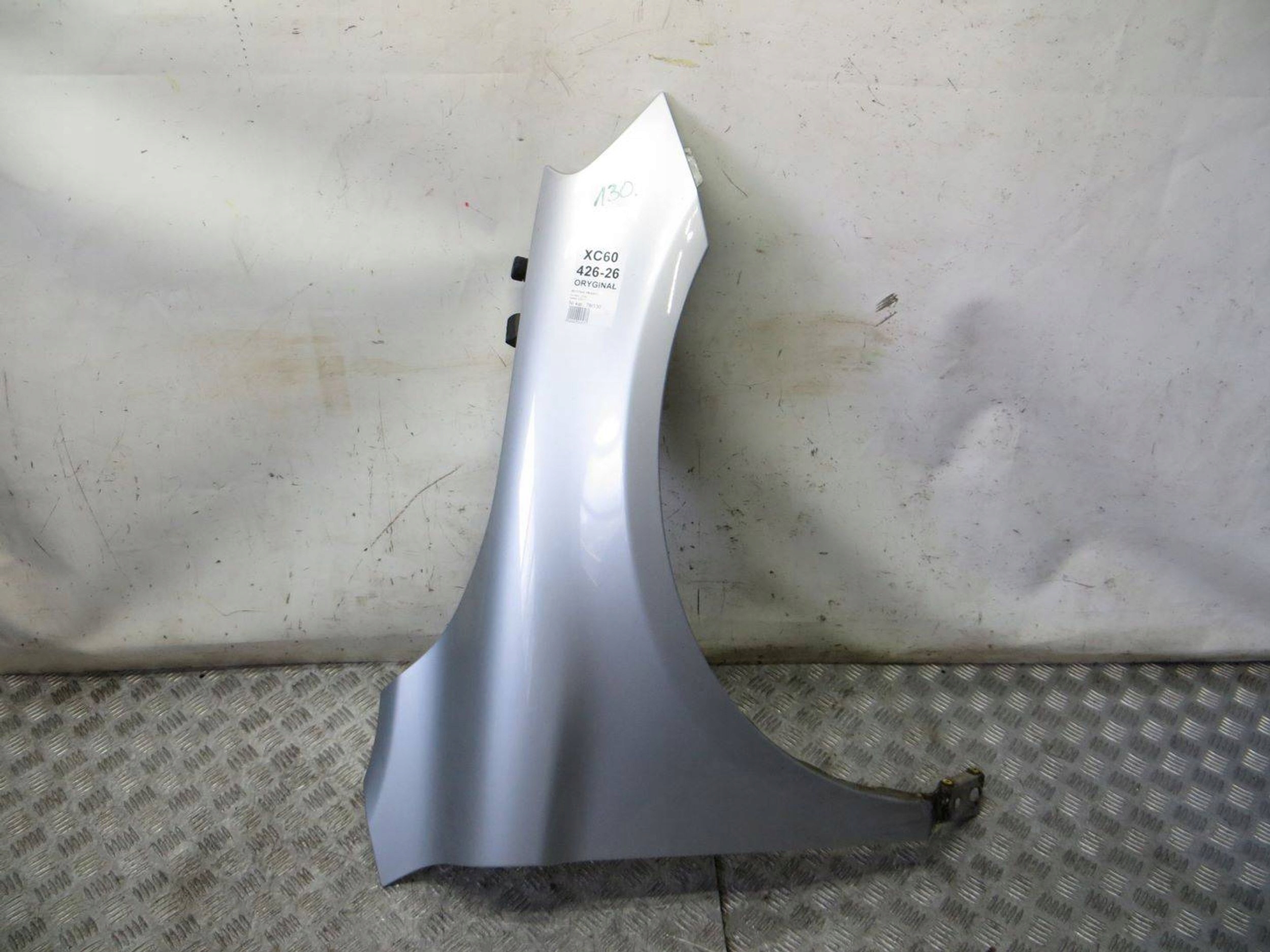 VOLVO XC60 BŁOTNIK PRAWY PRZÓD 426- 08-