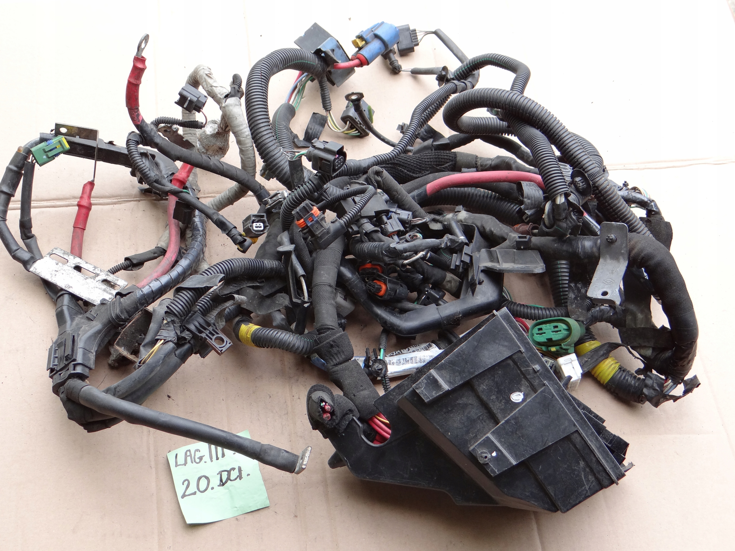 WIĄZKA SILNIKA RENAULT LAGUNA III 2,0 DCI