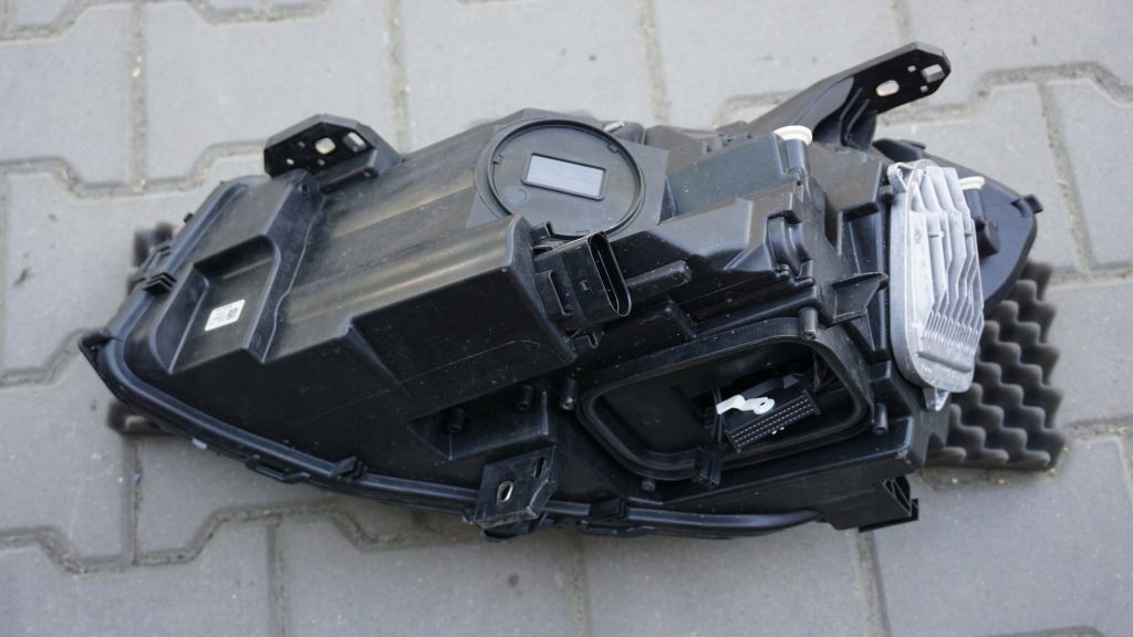 MERCEDES A W 176 LIFT - right light front LED