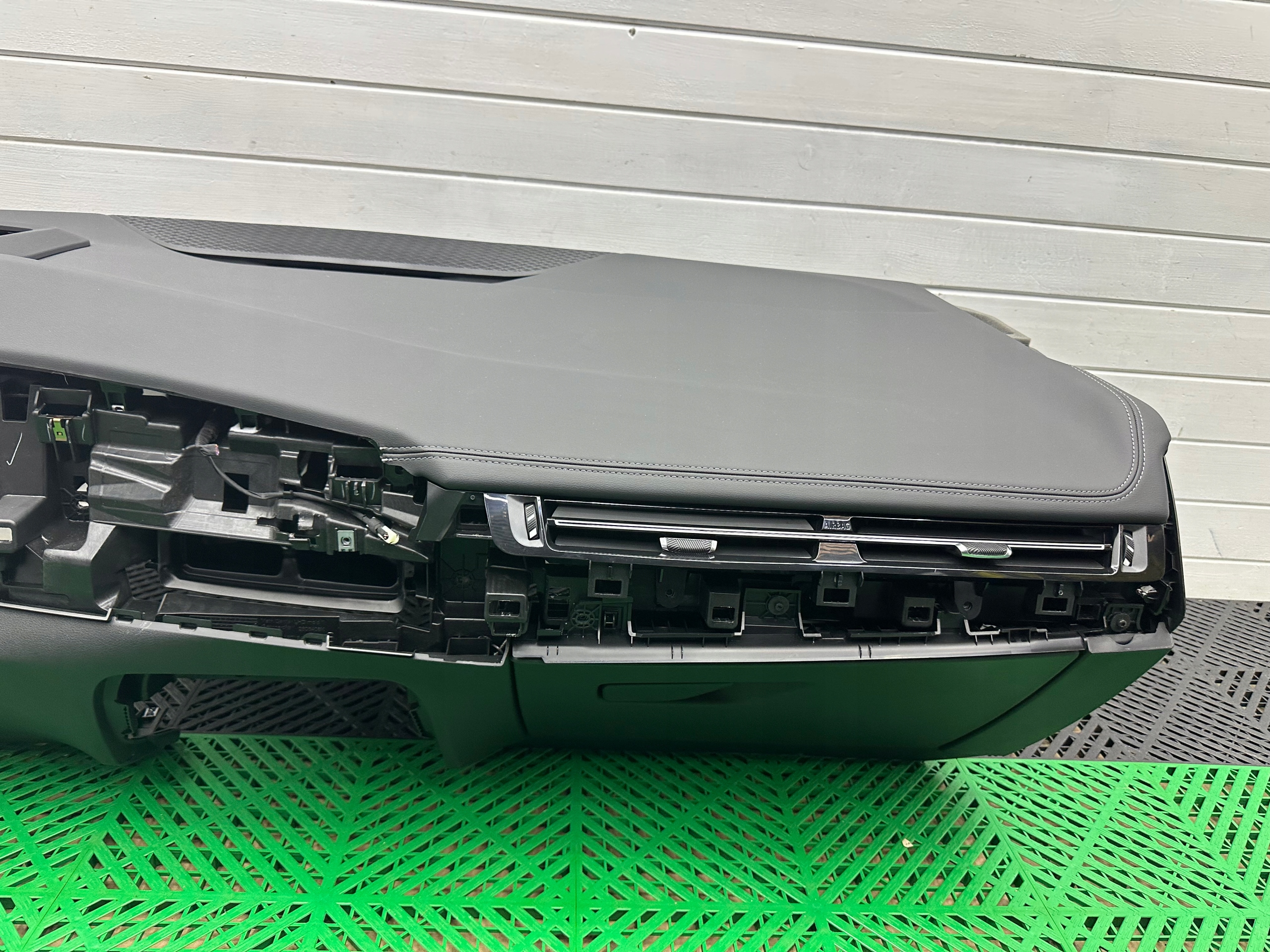 dashboard instrument panel console airbag BMW 2 U06 originál HUD