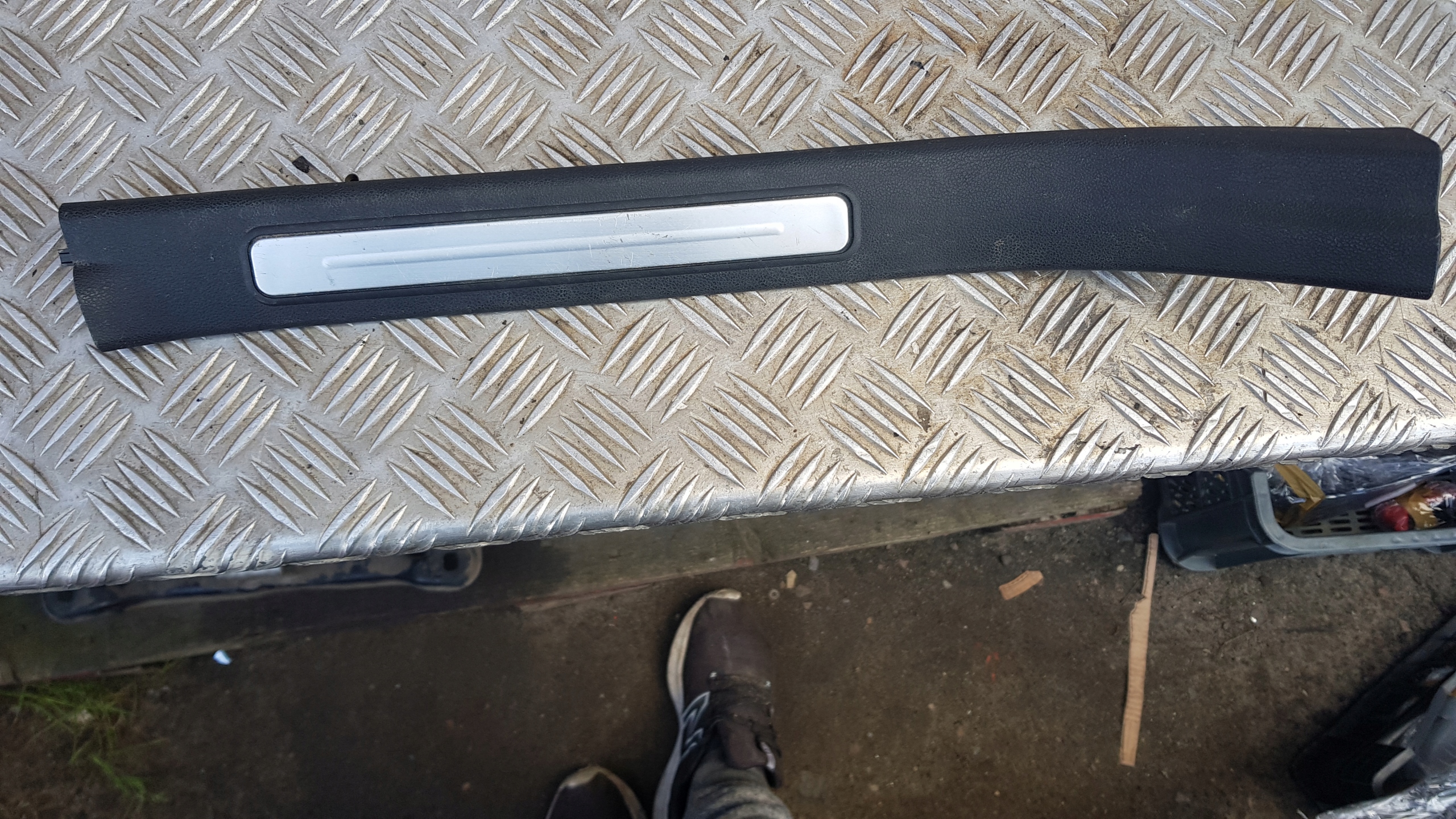 MERCEDES B KLASSA W245 decorative trim threshold left right
