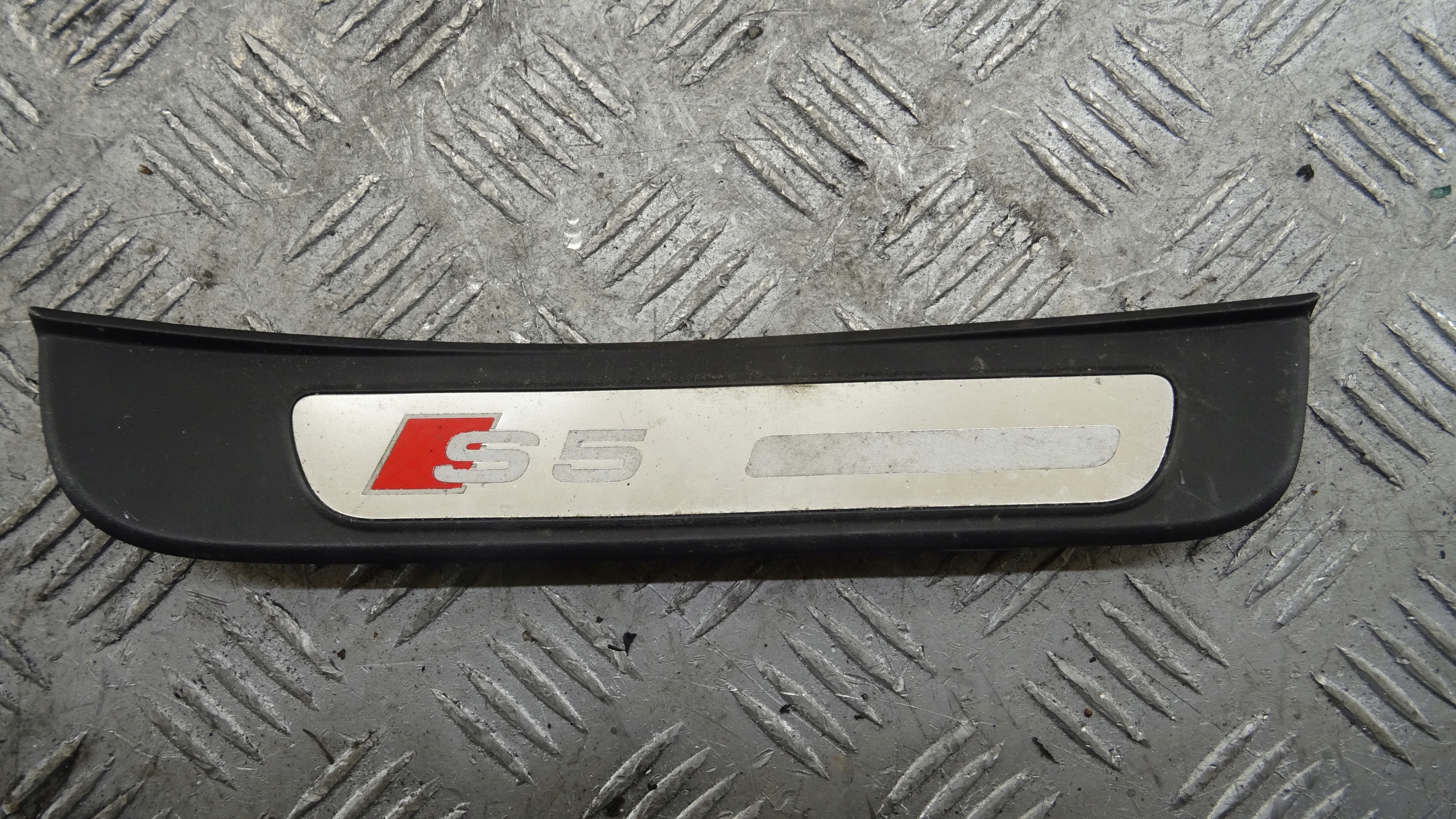 Audi S5 OE 8T8853376A moulding threshold right rear part